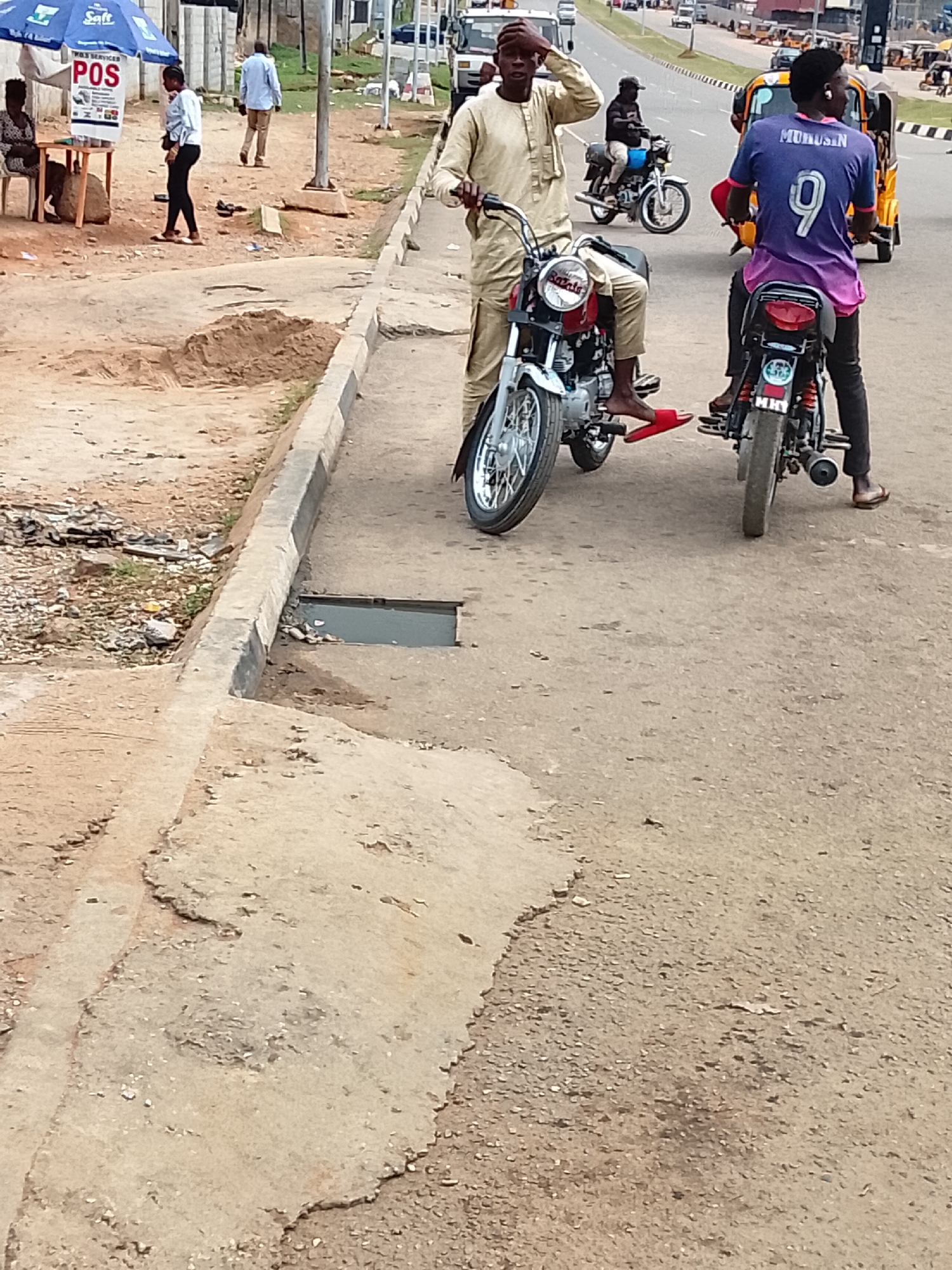 Street activity captured in Abuja neighborhood Monday morning
