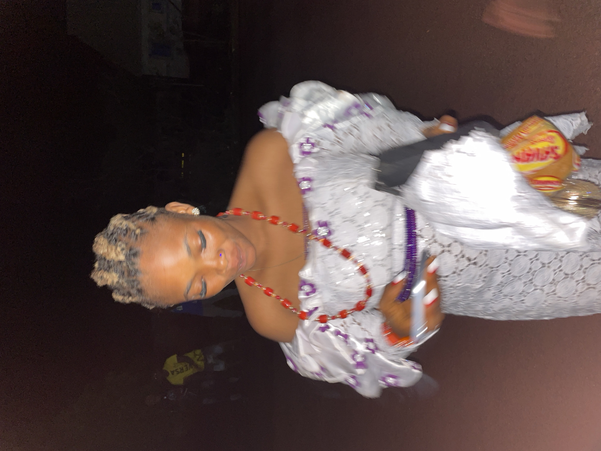Woman in white dress spotted outdoors in Ogbe, Nigeria