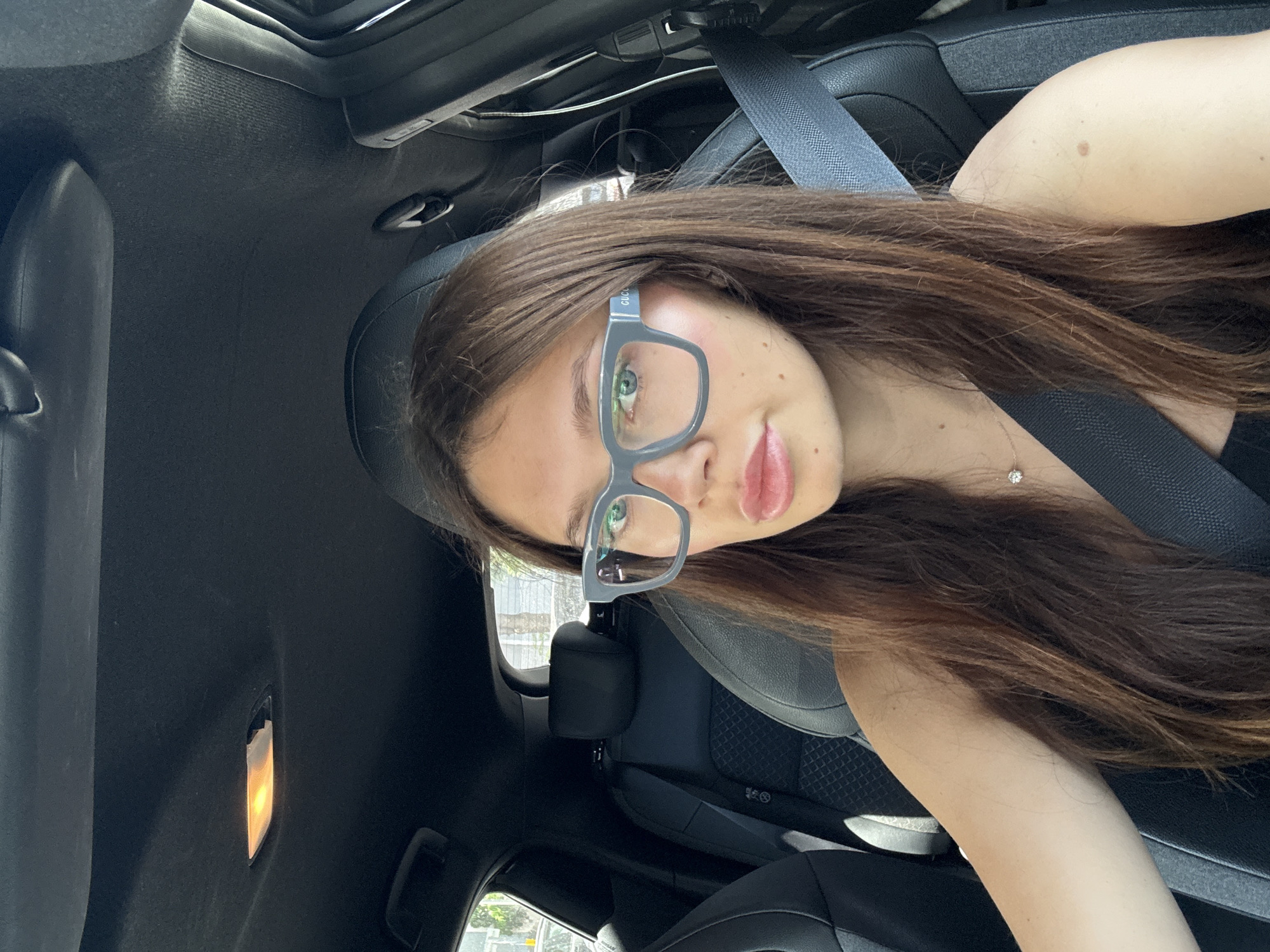 Woman with designer glasses observed in driver's seat in Ramat Gan