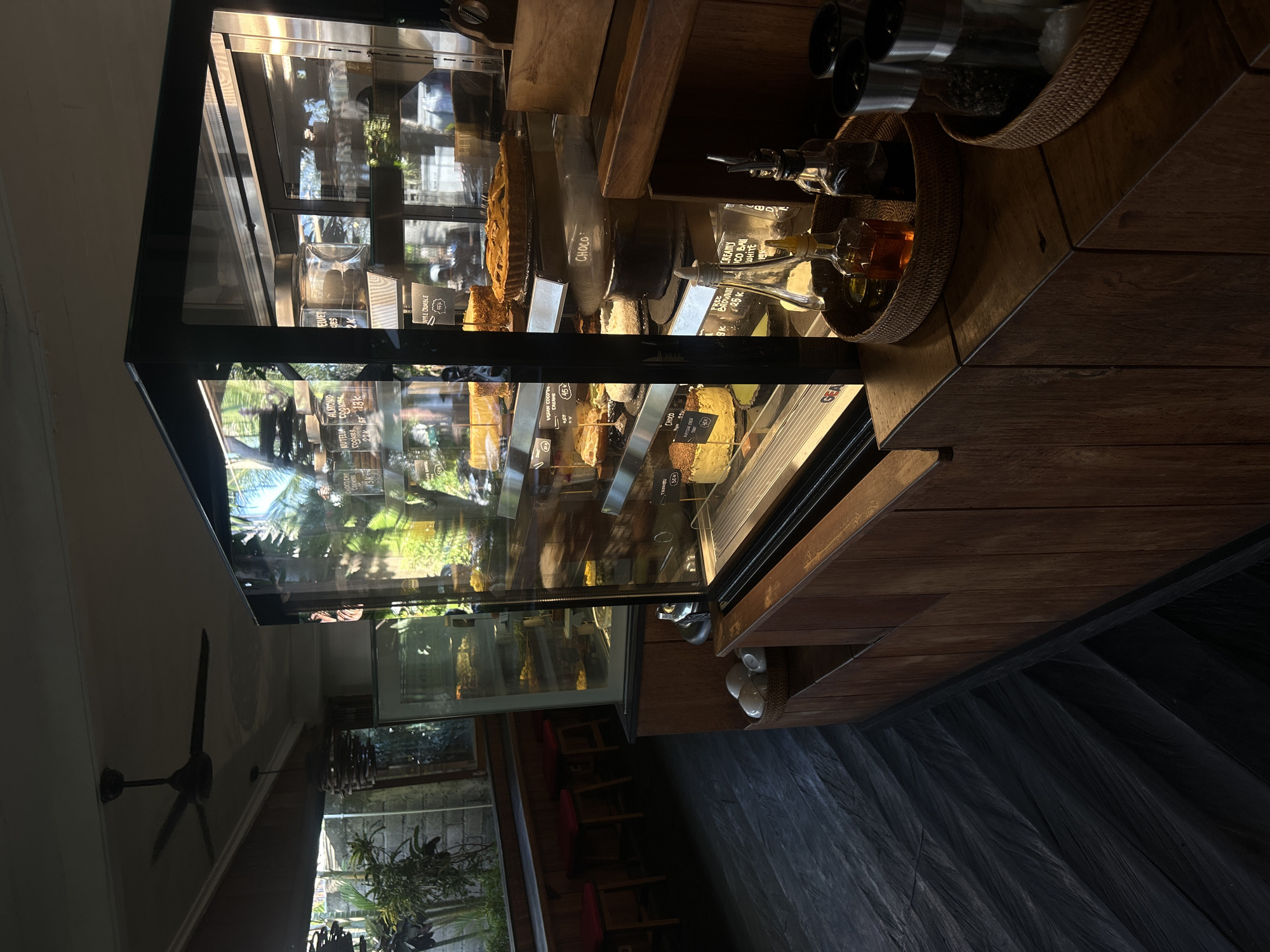 Morning routine documented across North Kuta cafes and salons