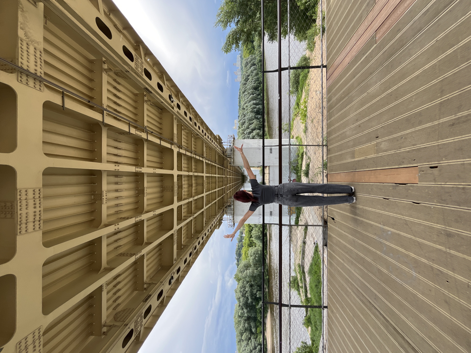 Morning hangout around Nizhny Novgorod's yellow bridge and park