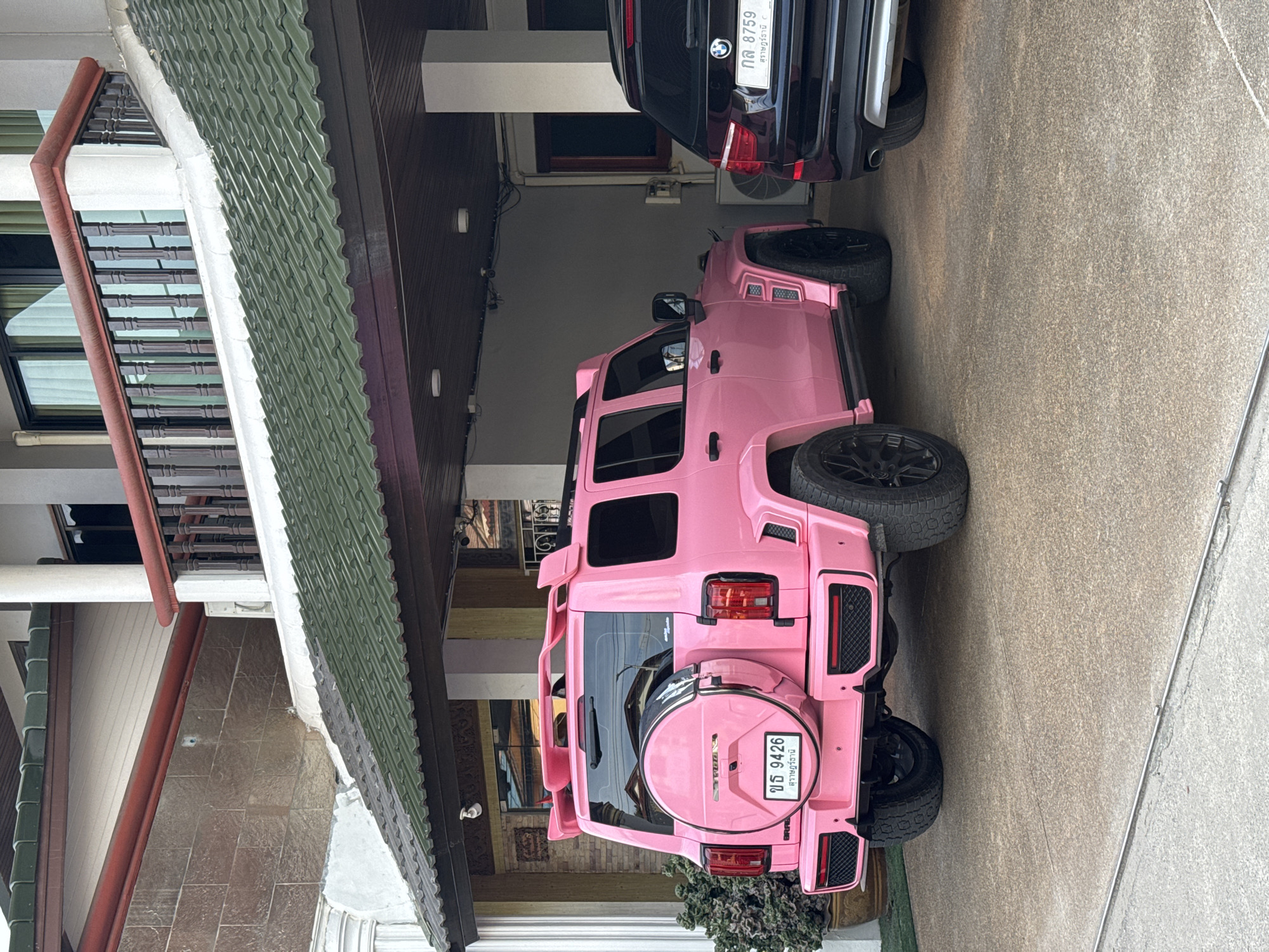 Hot pink modified SUV parked at Ko Samui building