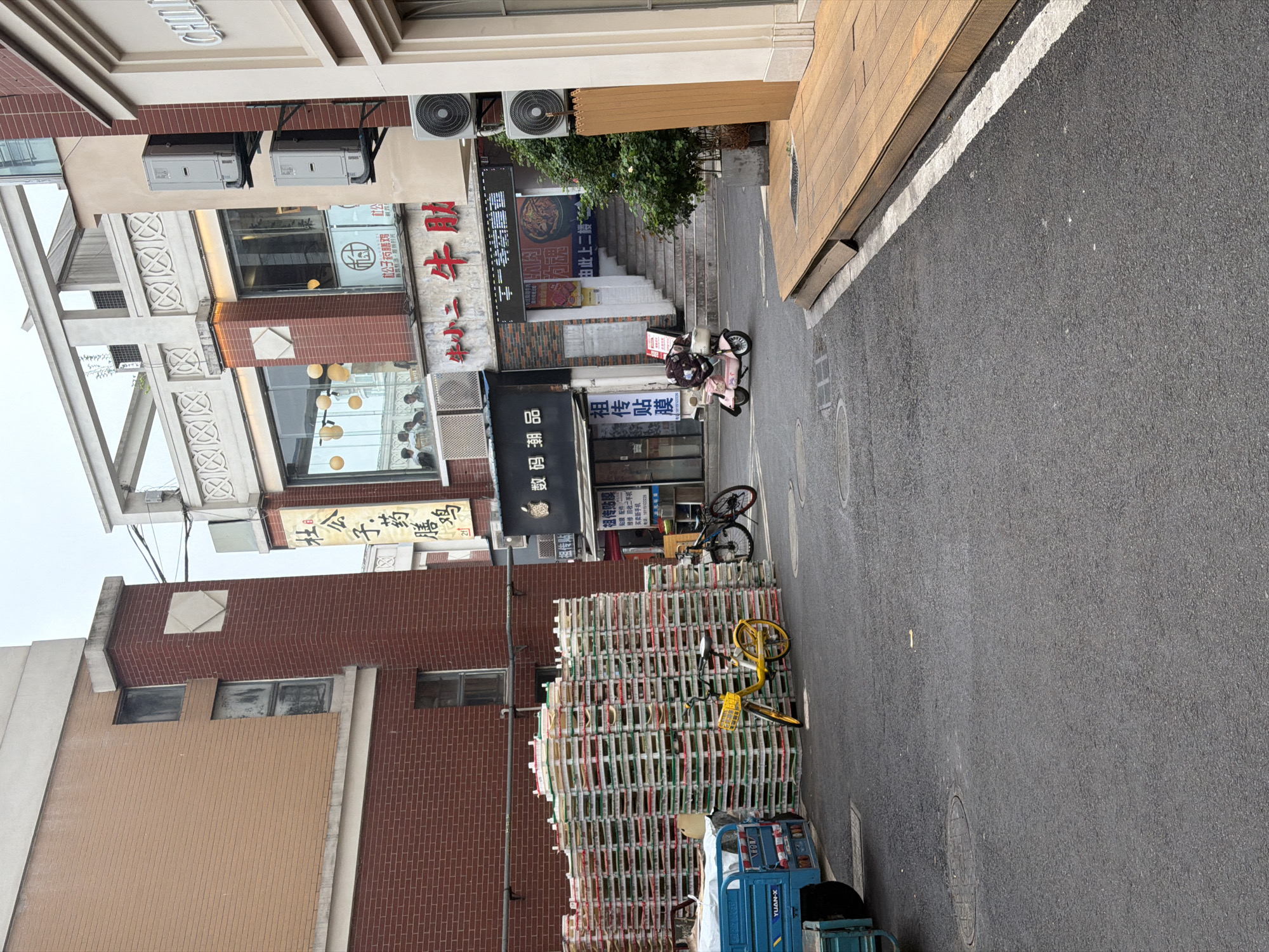 Early morning street scenes documented in Jiangning District