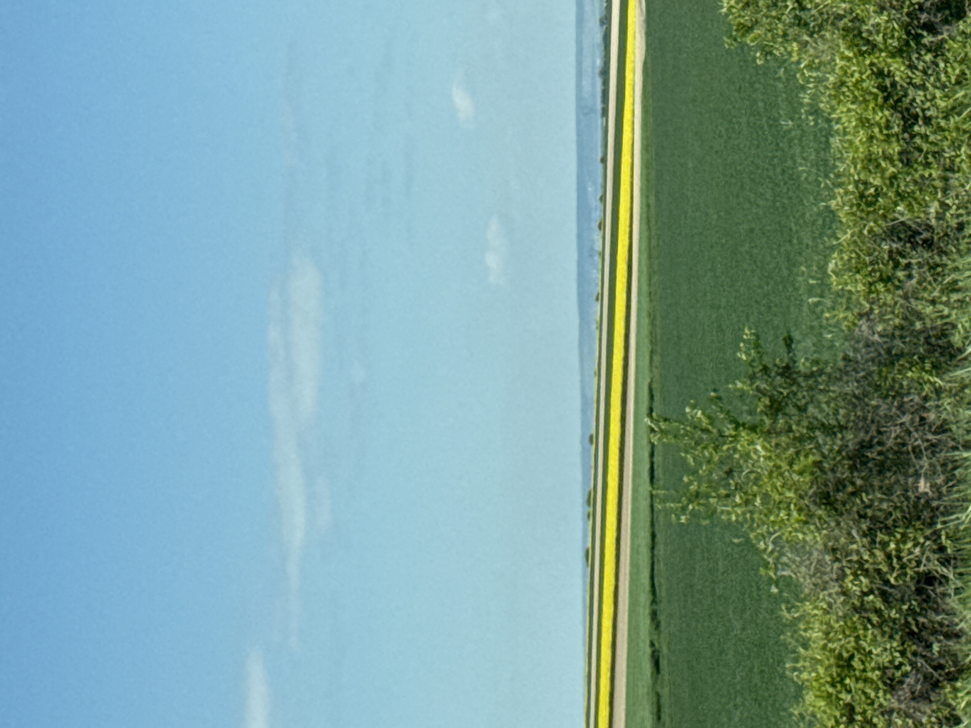 Clear skies over rural farmland captured in Vaudemange, France