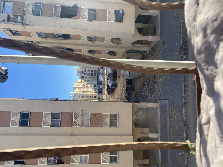 Daily life continues amid urban damage in Khan Yunis