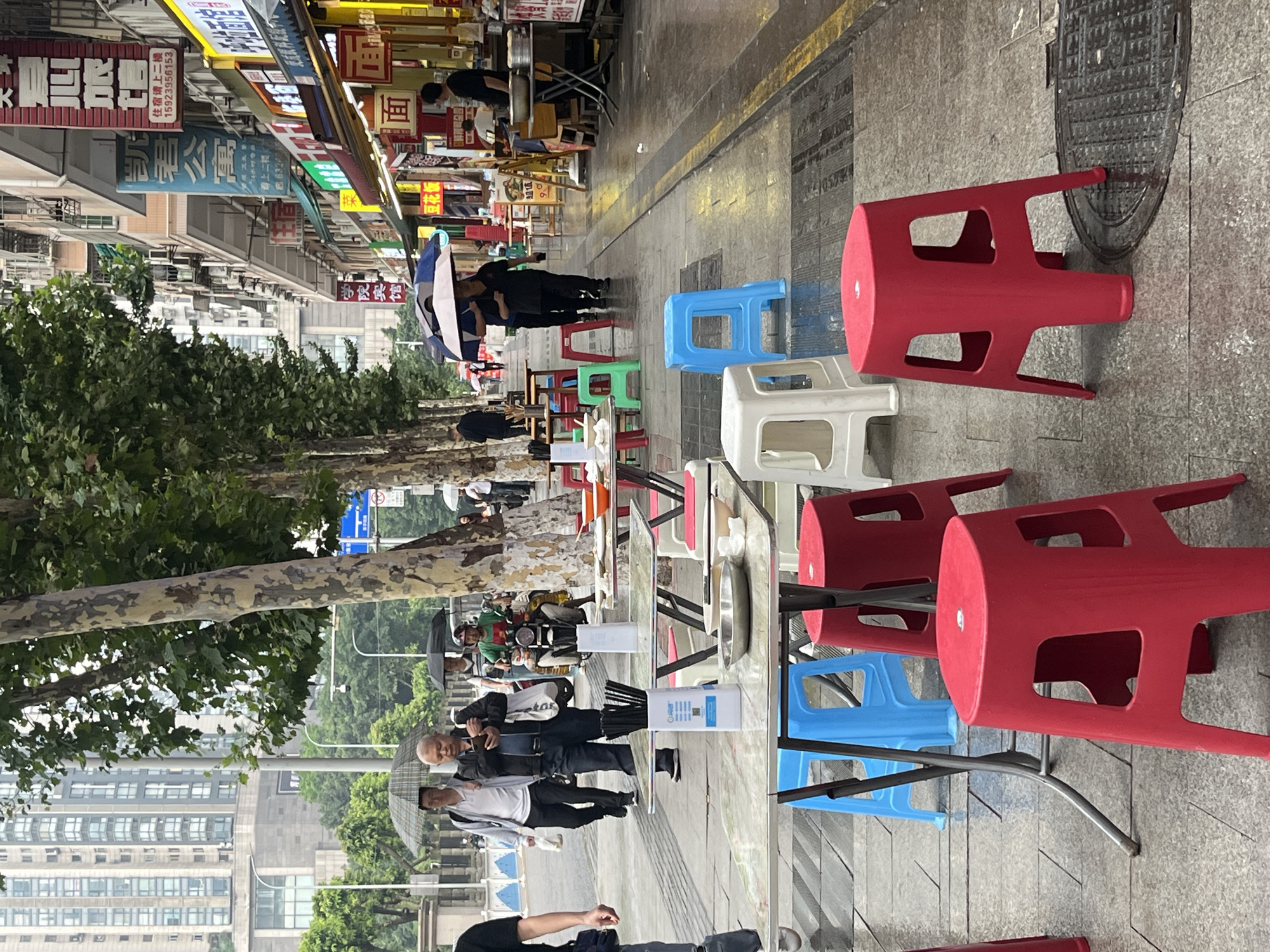 Rainy evening street life captured across Yuzhong District
