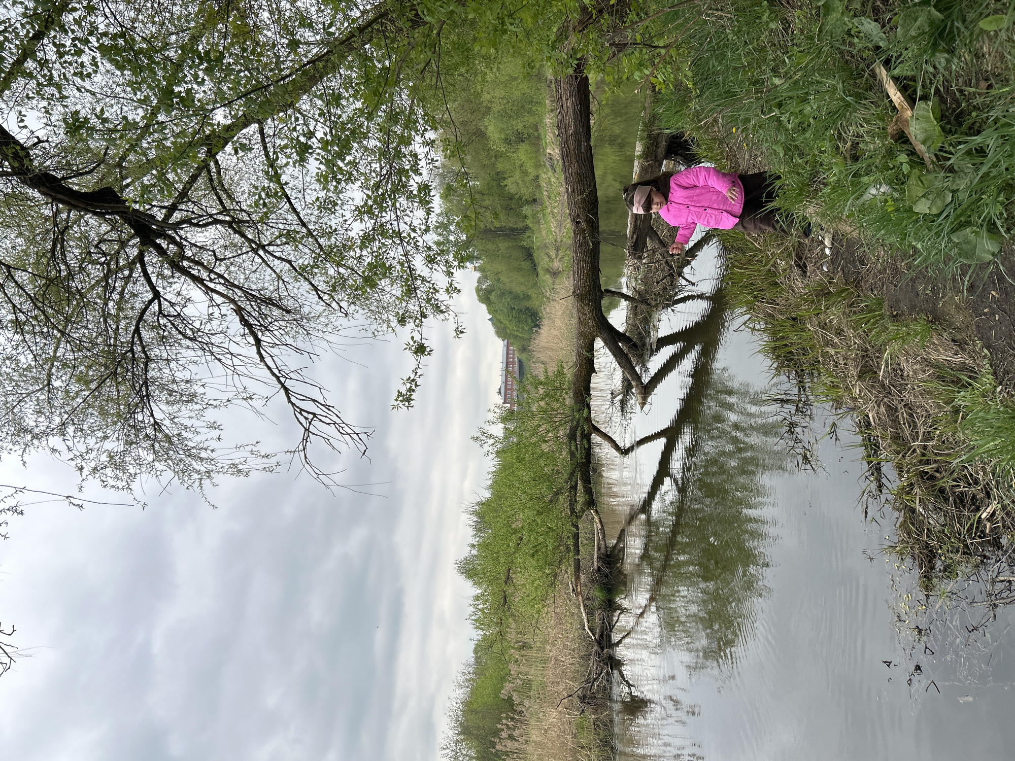 Family enjoys spring outing along canals in Klin, Russia
