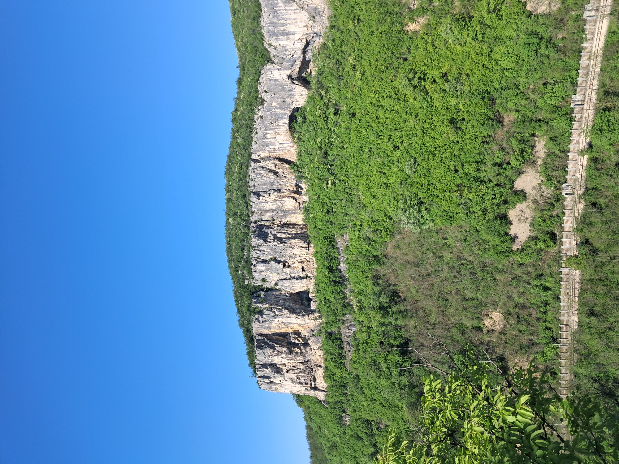 Tourist documents Dryanovo's cliffs, valleys and cave statues