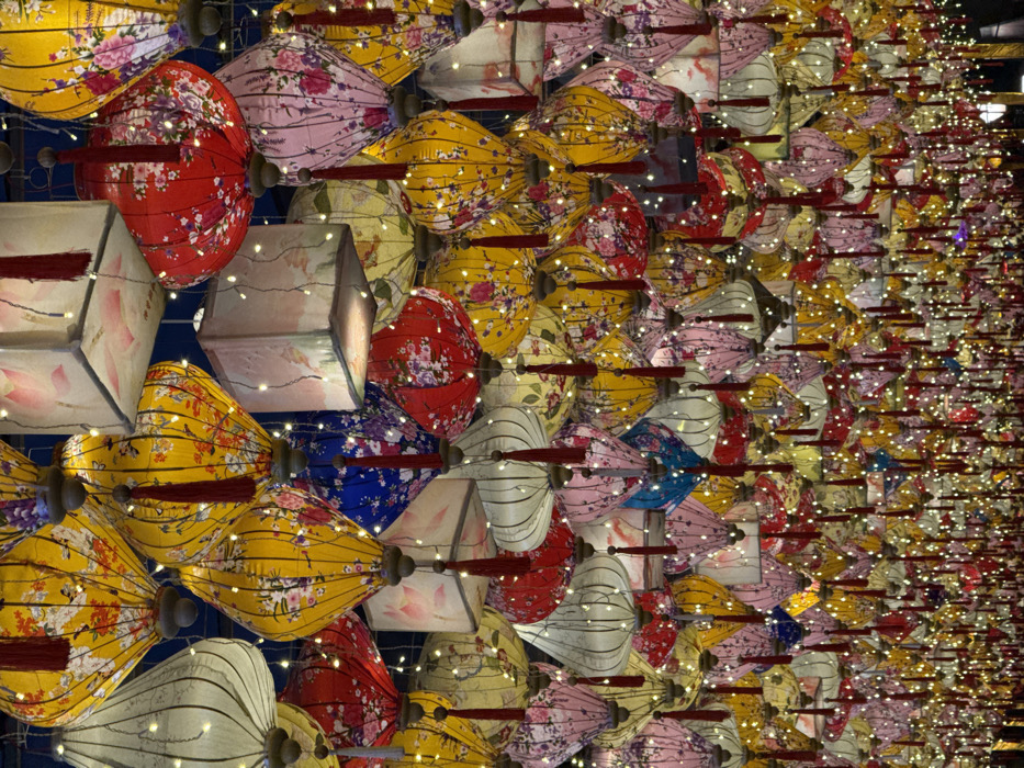 Hundreds of illuminated Chinese lanterns displayed in Chongqing district