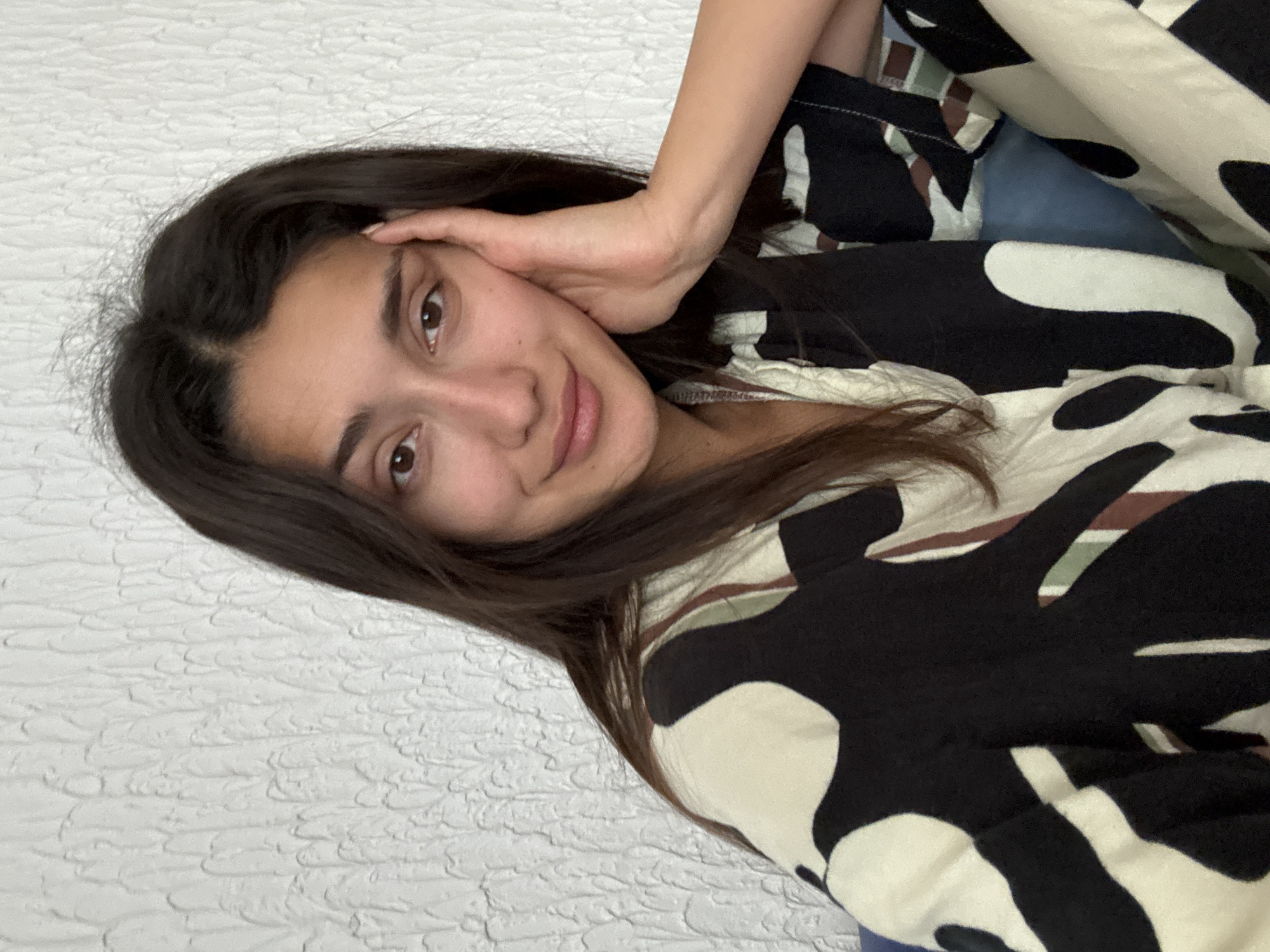 Woman photographed in relaxed indoor portraits in Sutomore