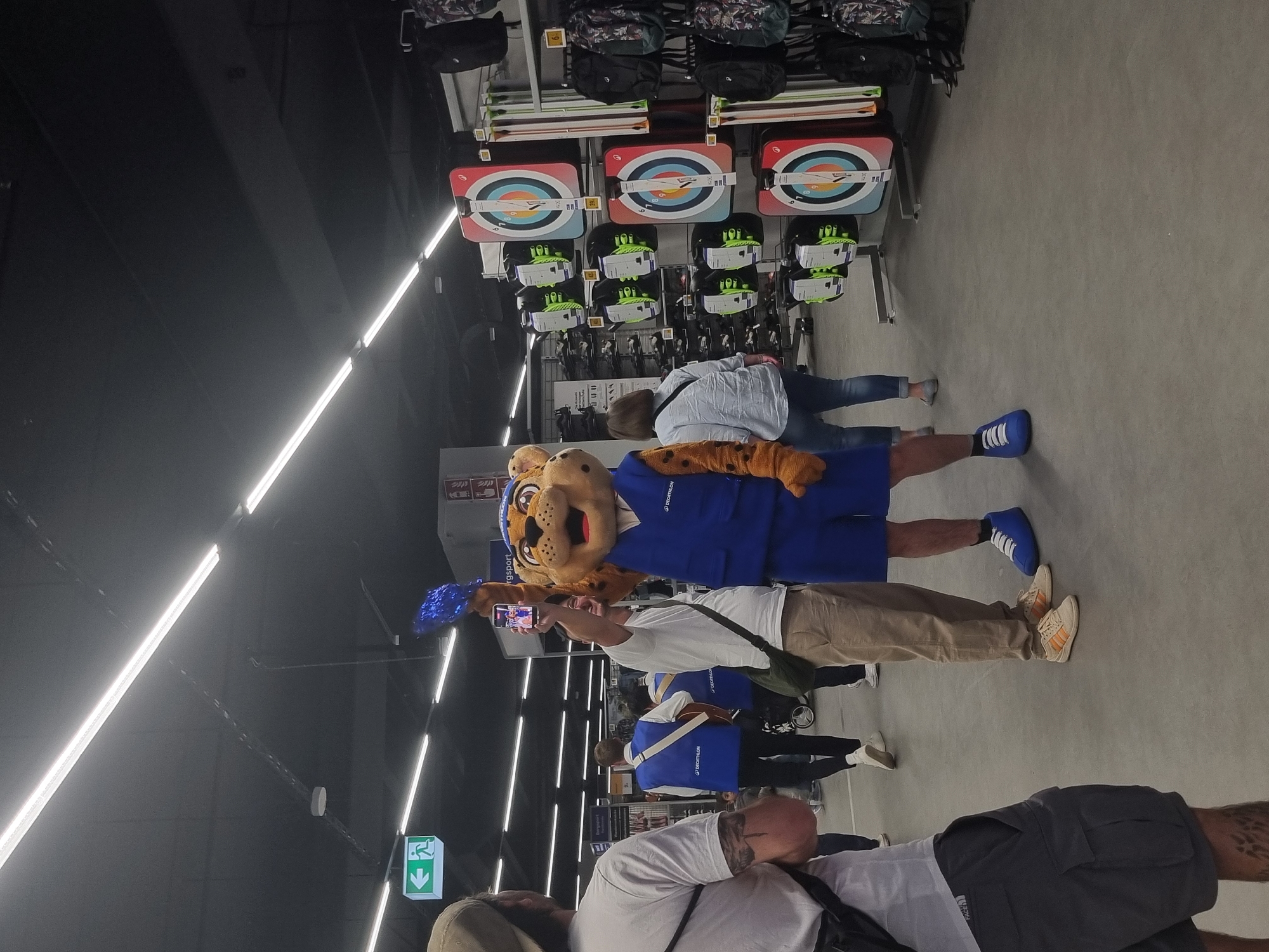 Morning shopping scenes documented across Saarbrücken retail locations