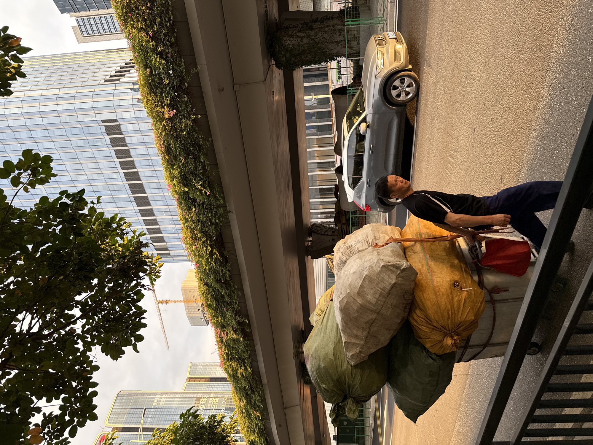Morning street life documented across Guangzhou's Tianhe, Huangpu districts