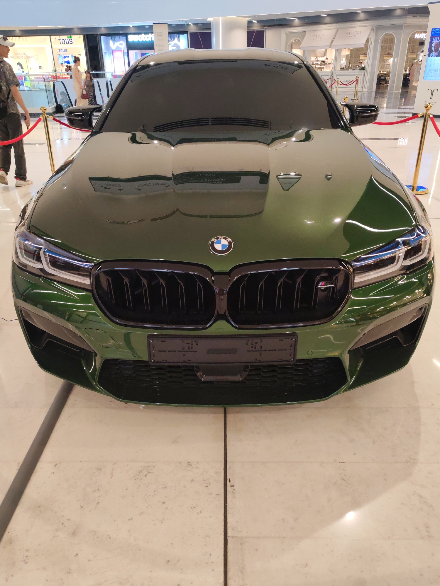 Exotic cars and city fountains spotted in central Tashkent