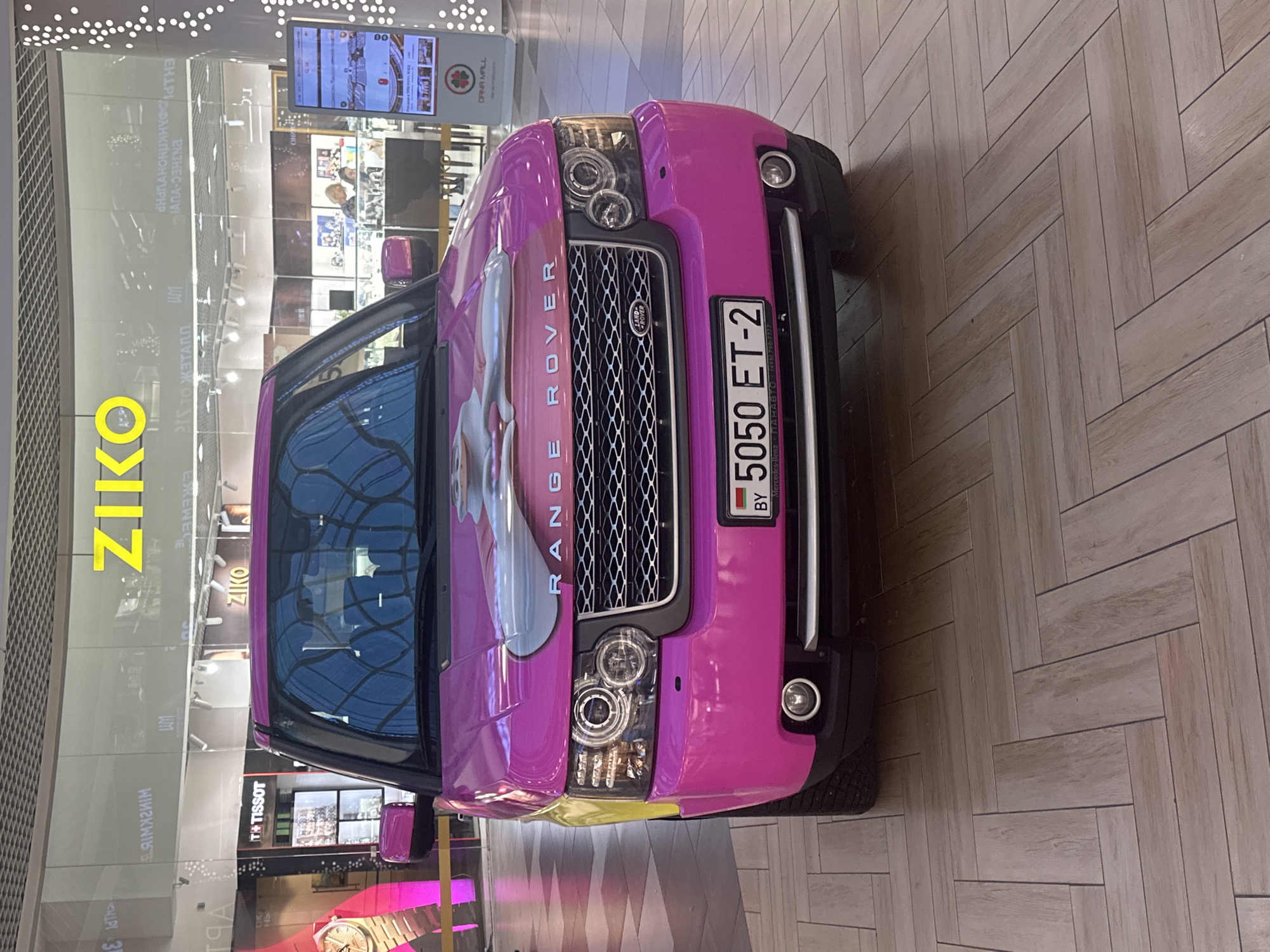 Promotional Range Rover display at Dana Mall in Minsk