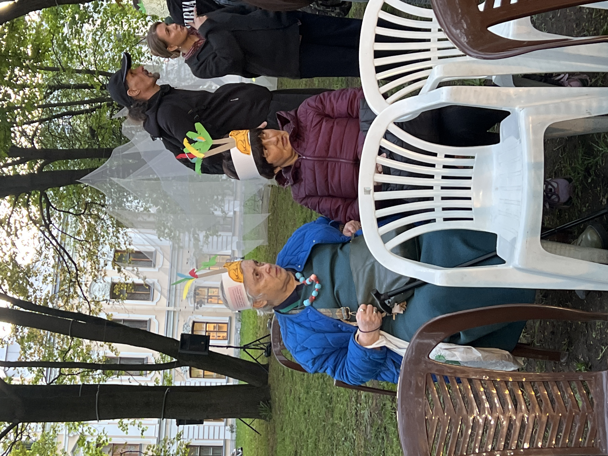 Outdoor art class draws creative crowd in Saint Petersburg park