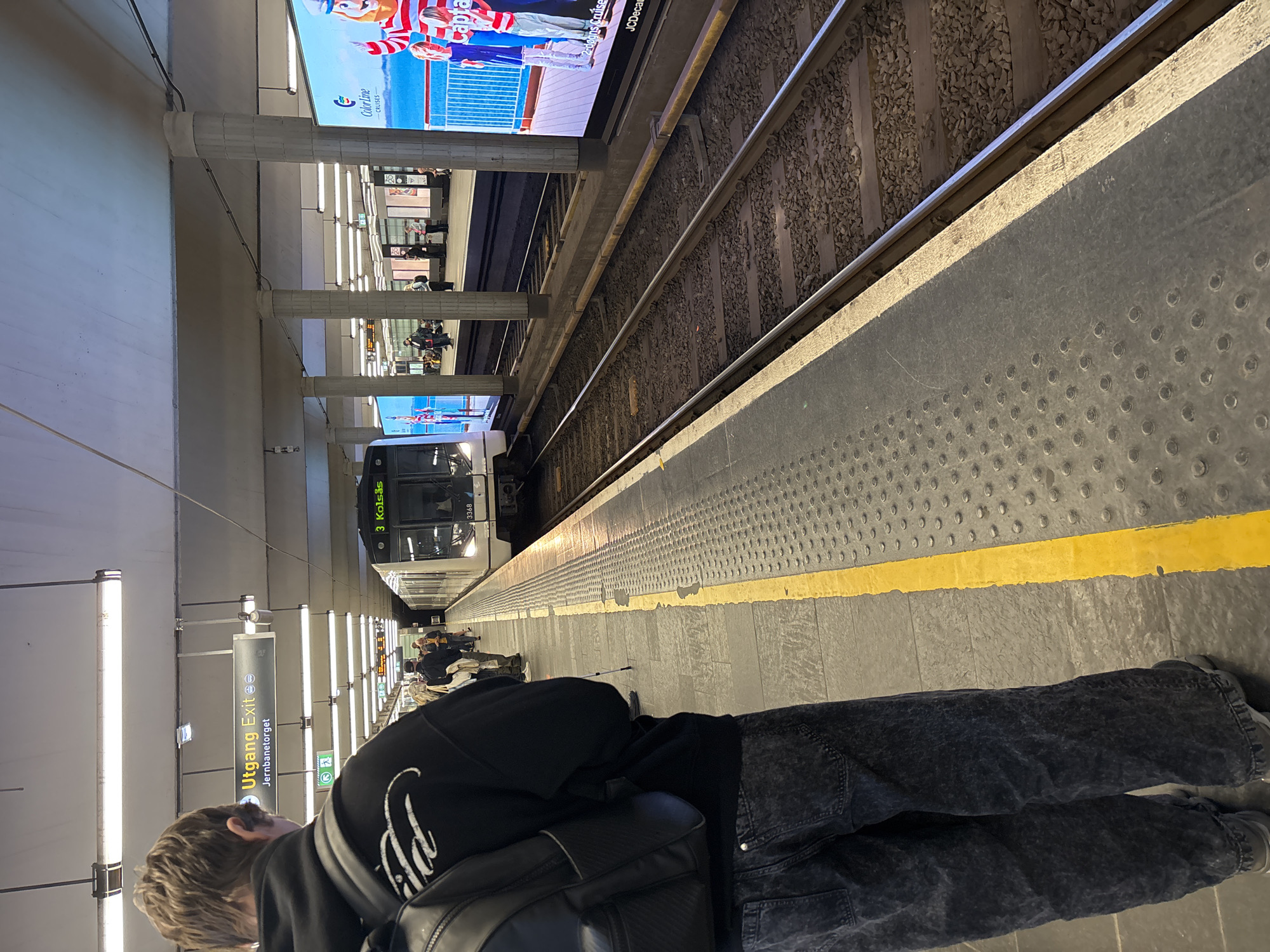 Person observed at Oslo's Jernbanetorget transit station