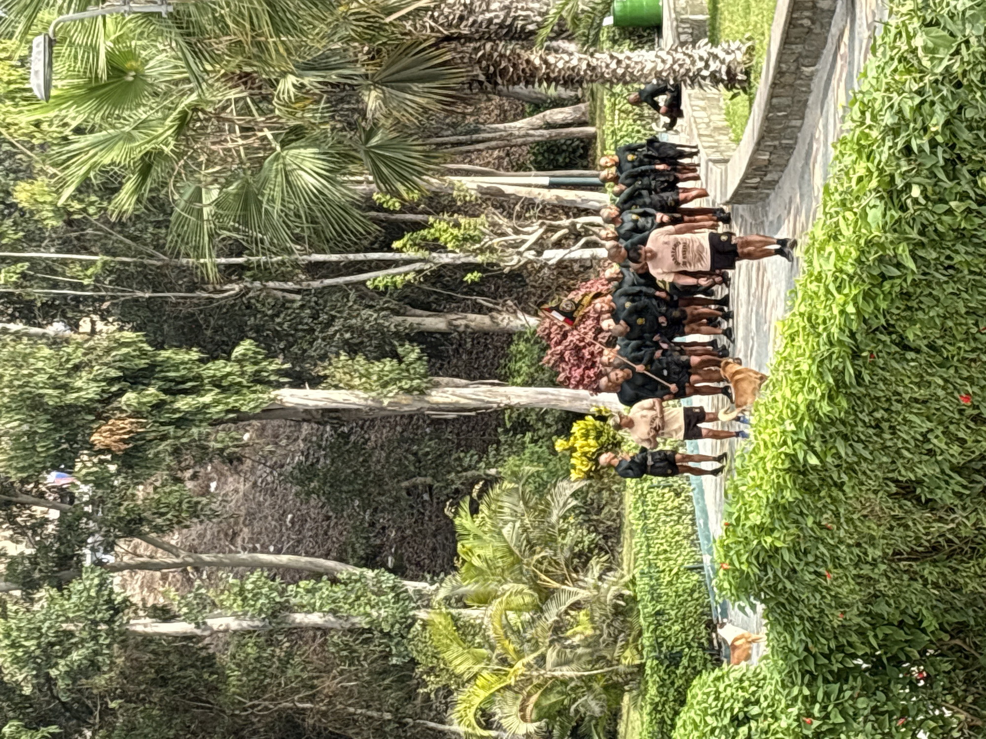 Athletic groups jog through parks and beaches in Ancón