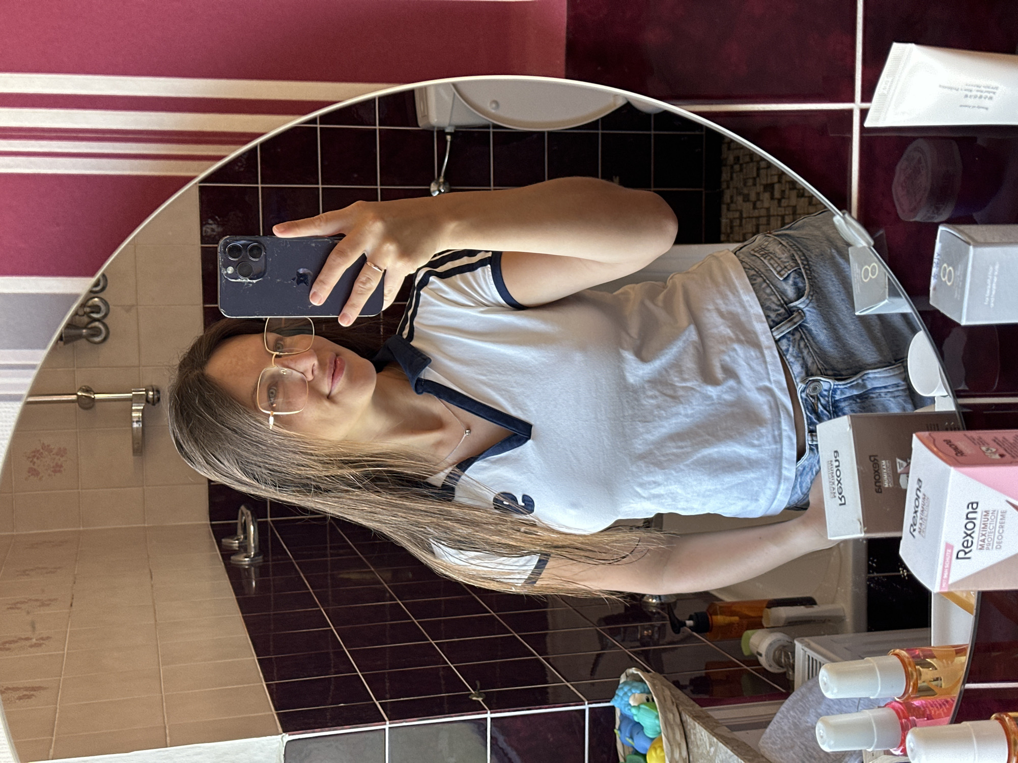 Woman dries hair, takes selfies in Fredenbeck bathroom