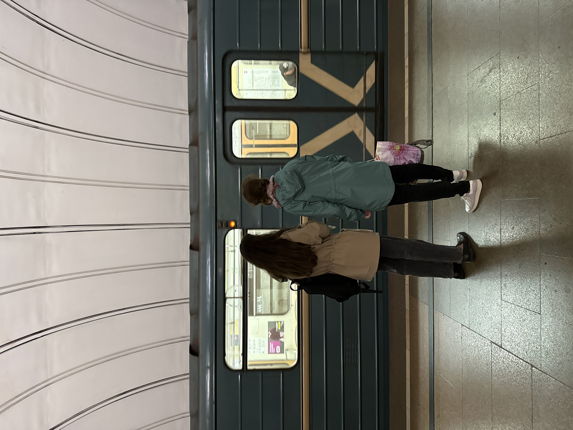Moscow Metro architecture and a low-key afternoon hangout
