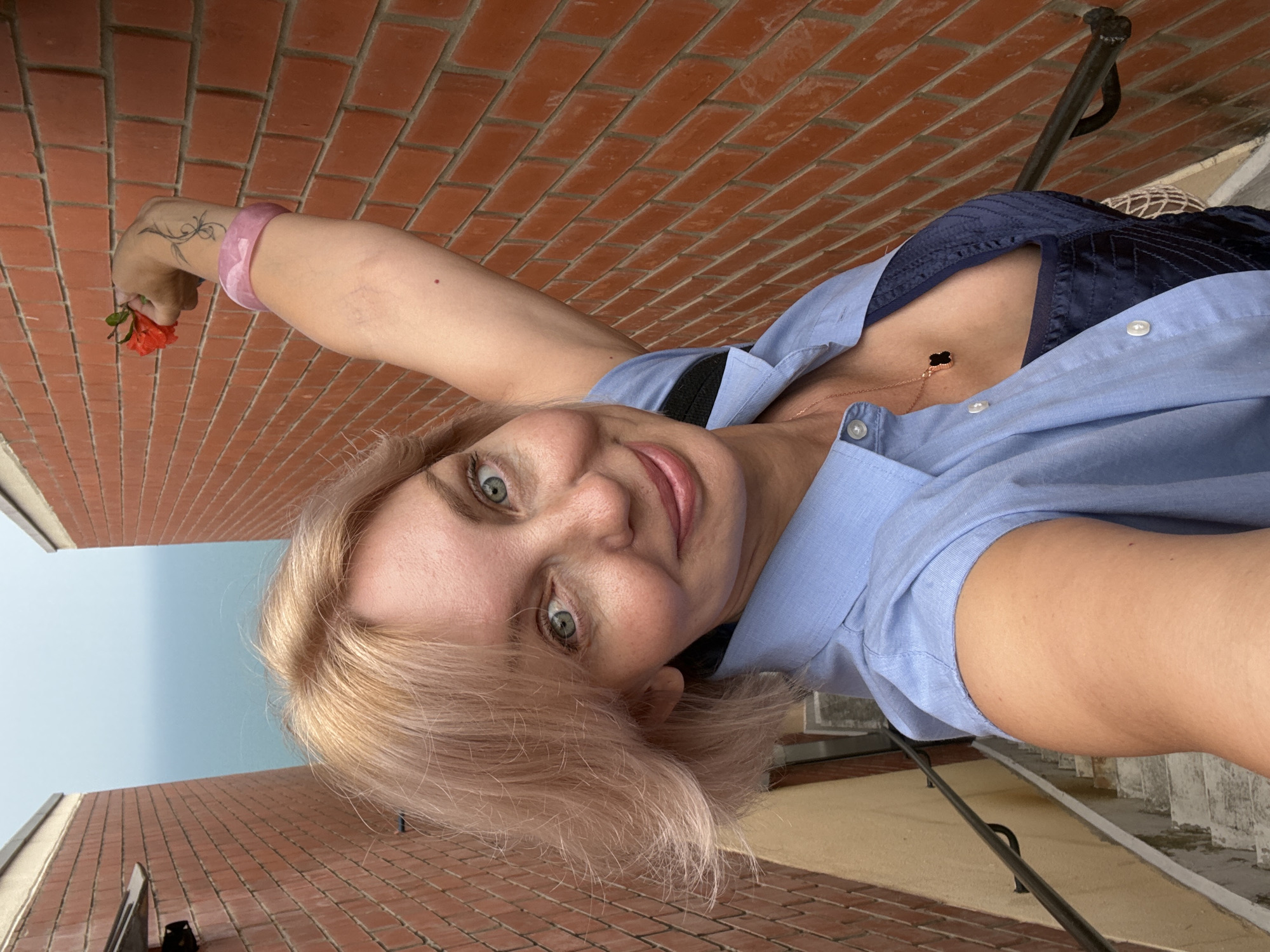 Afternoon hanging around a green, characterful Sochi property