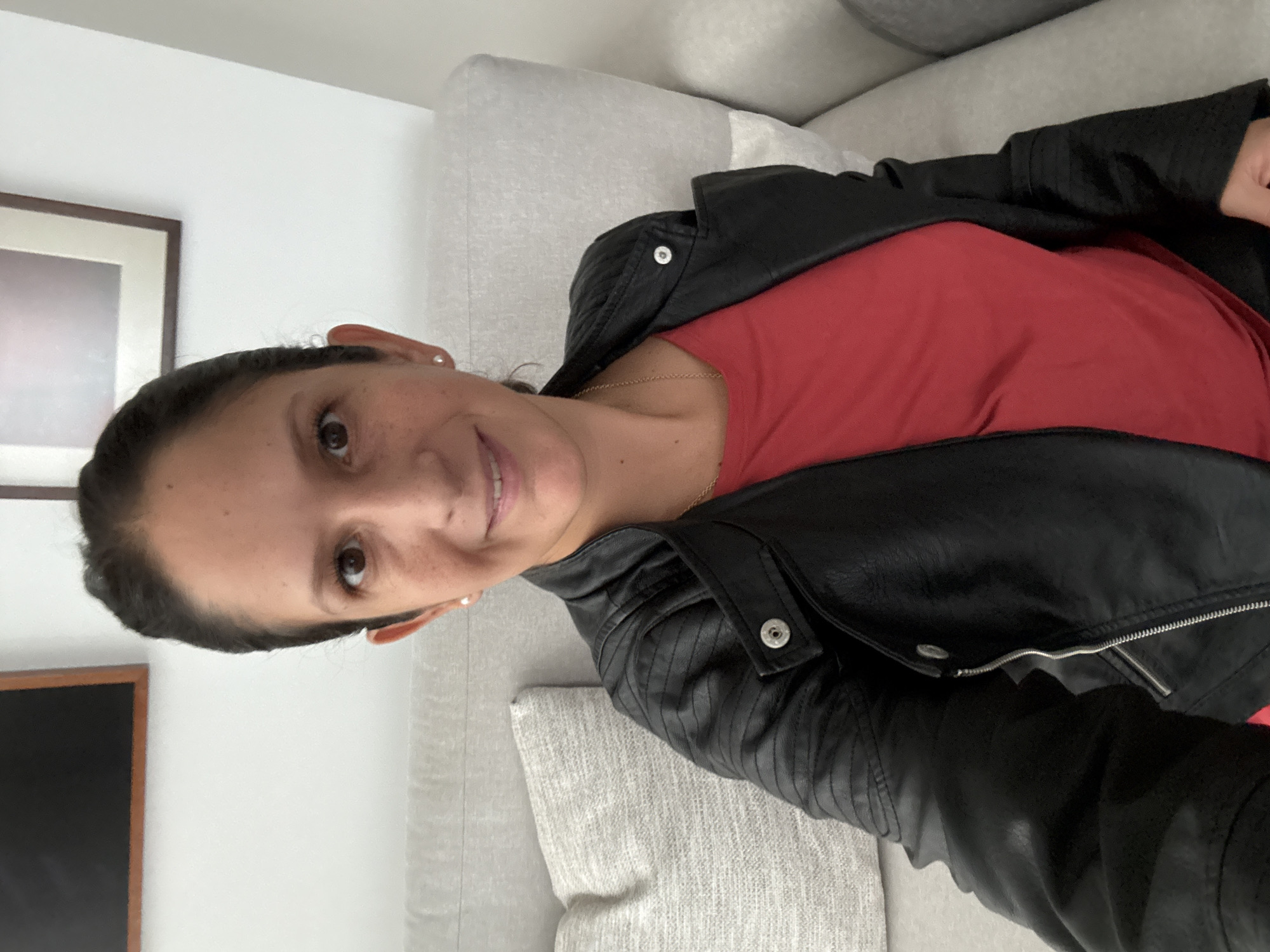 Woman documents evening at home in San Isidro residence