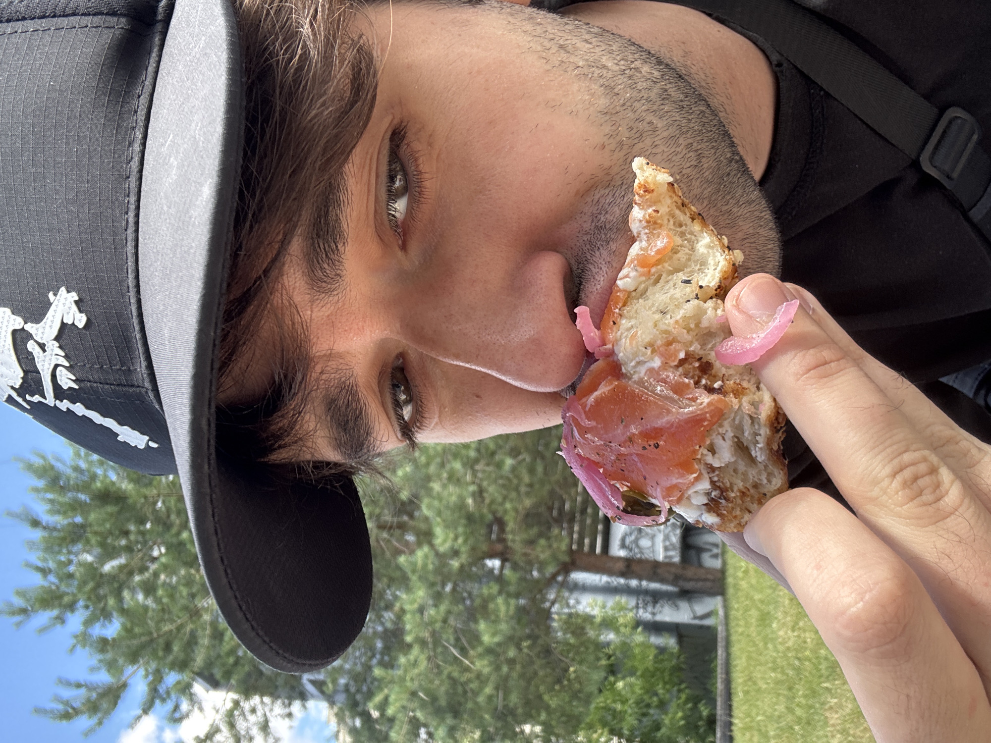 Bagels, dogs, and a lazy Moscow morning in the park
