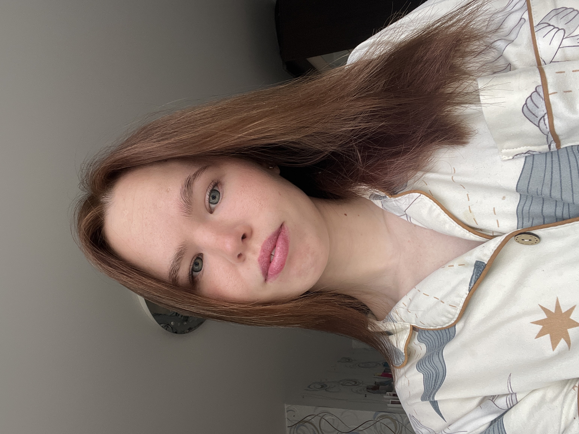Woman documents morning selfie session in Chaikovsky, Russia
