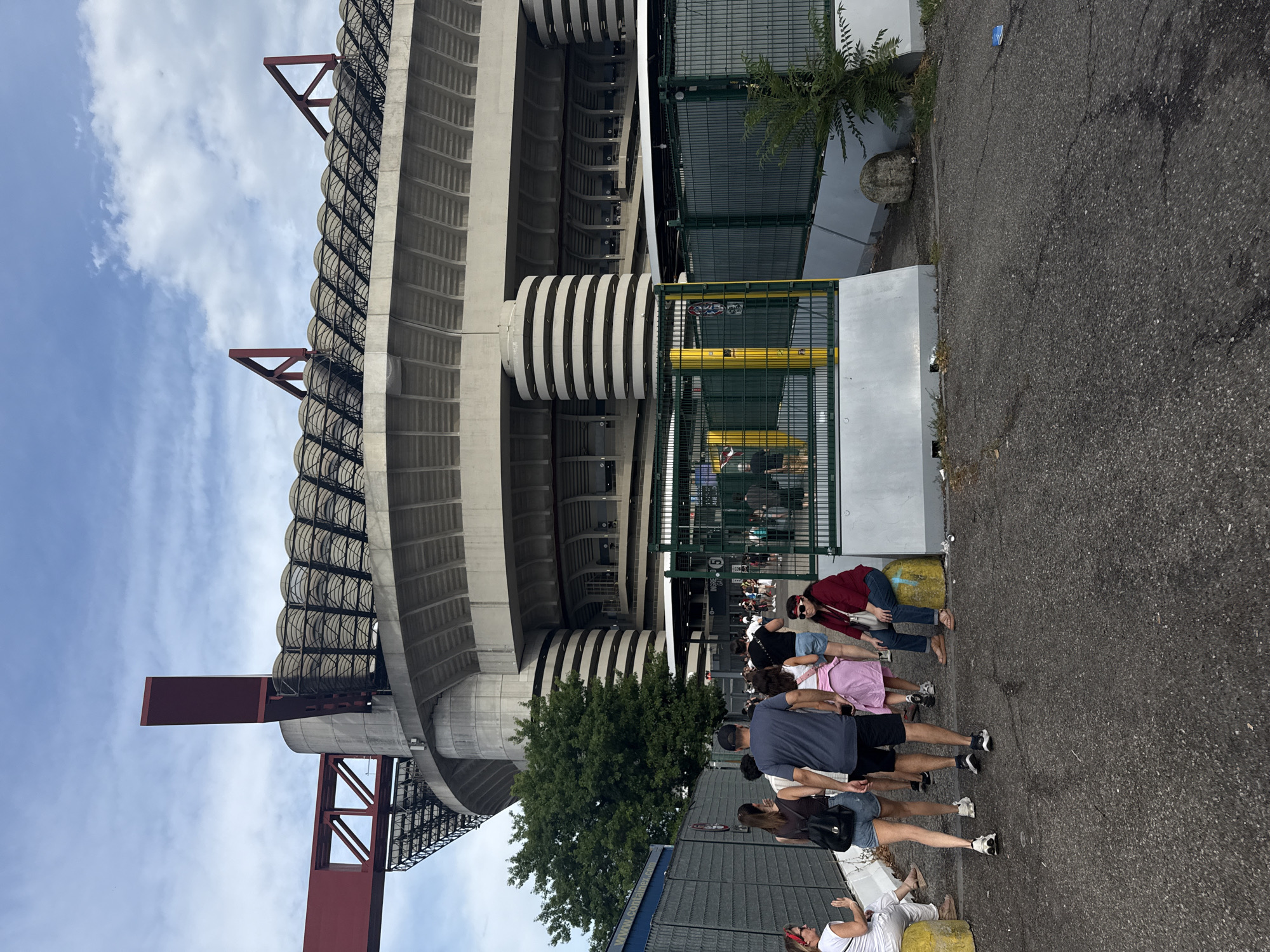 Concert night at San Siro, from arrival to showtime