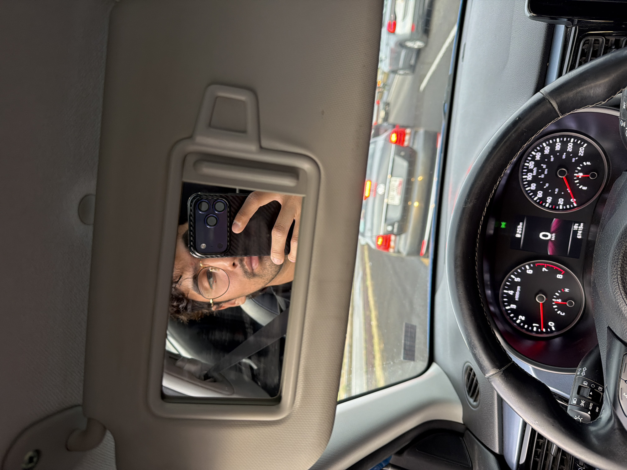 Driver documents traffic jam with selfies in Mexico