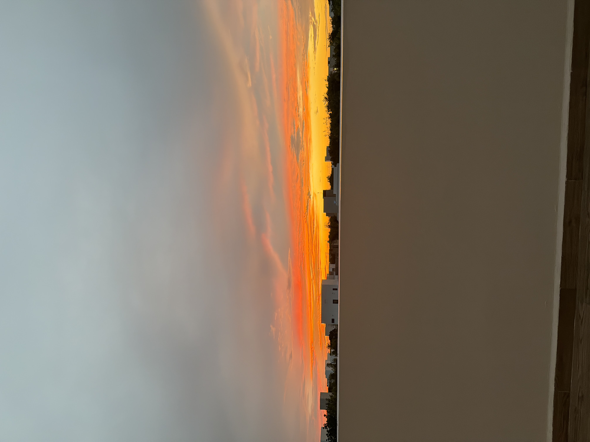 Sunset observed across Cancún skyline by multiple witnesses