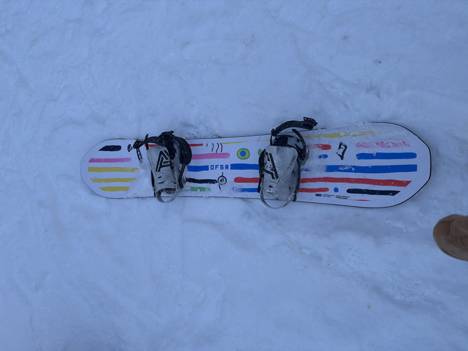 Morning scenes in Kutchan: snowboard in snow, payment display