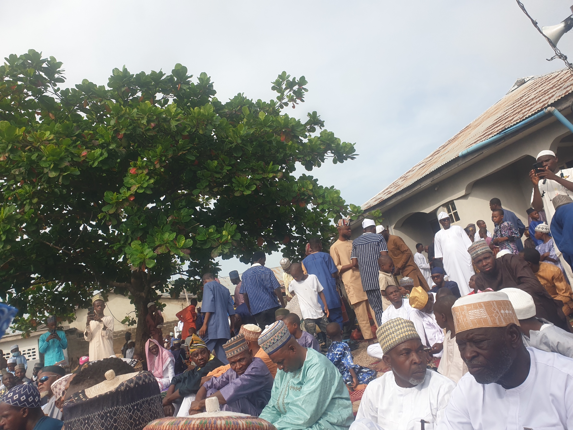 Community prayer gathering draws dozens in Zango-ndaji, Nigeria