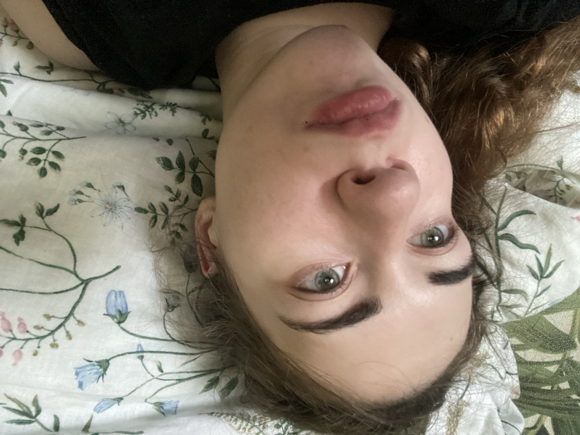 Bedroom selfie series from a floral-decorated room in Zavodoukovsk