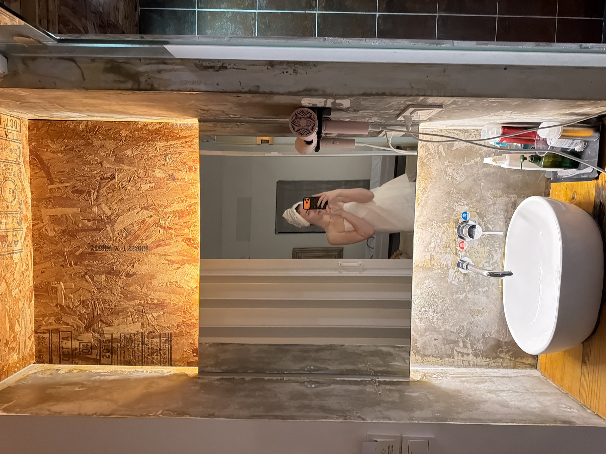 Bathroom renovation and personal photos documented in Longgang District