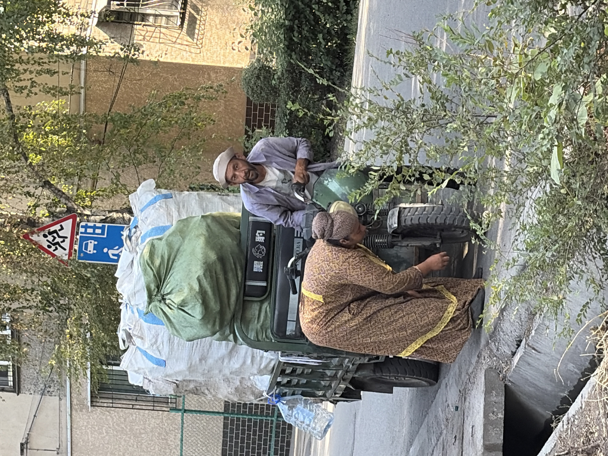 Street market, park exercise, and everyday urban movement