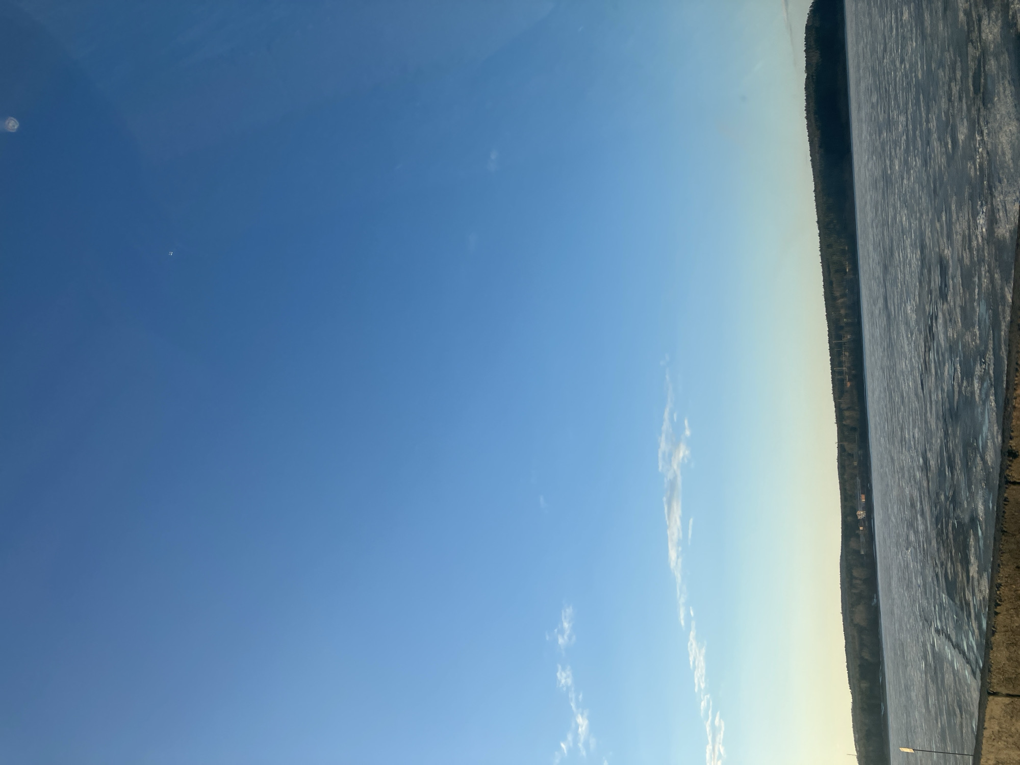Clear skies and frozen water observed in Chaikovsky, Russia