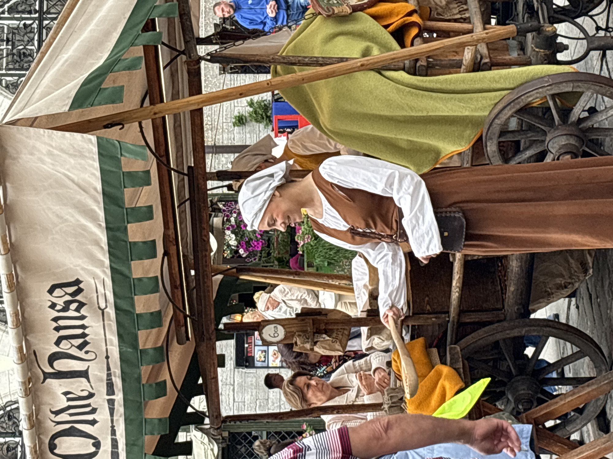 Medieval festival draws crowds to historic Tallinn Old Town