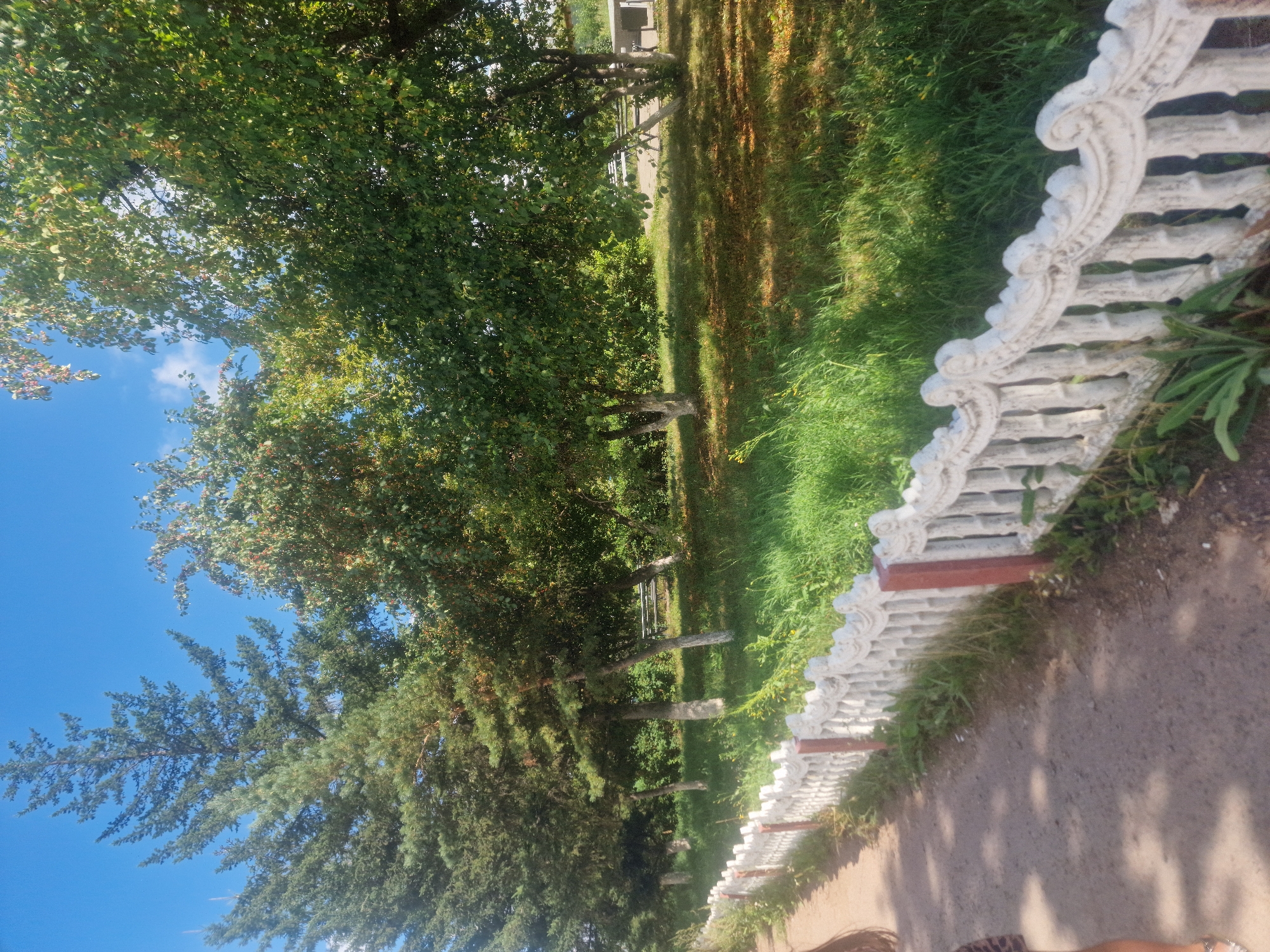 Street-level tour of Makinsk's parks, fountains, and cultural signage