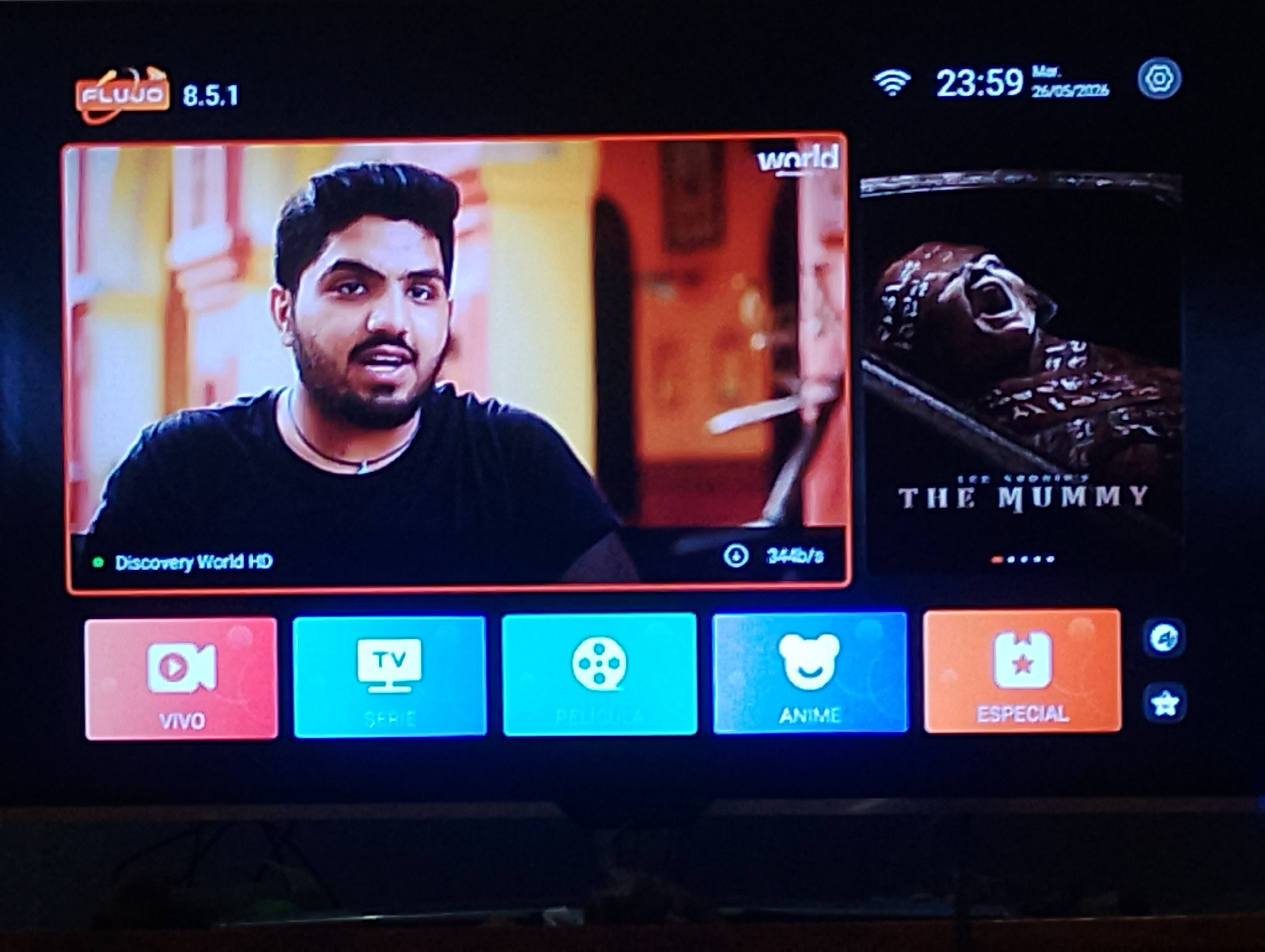 Late-night streaming session captured in Pampatar bedroom