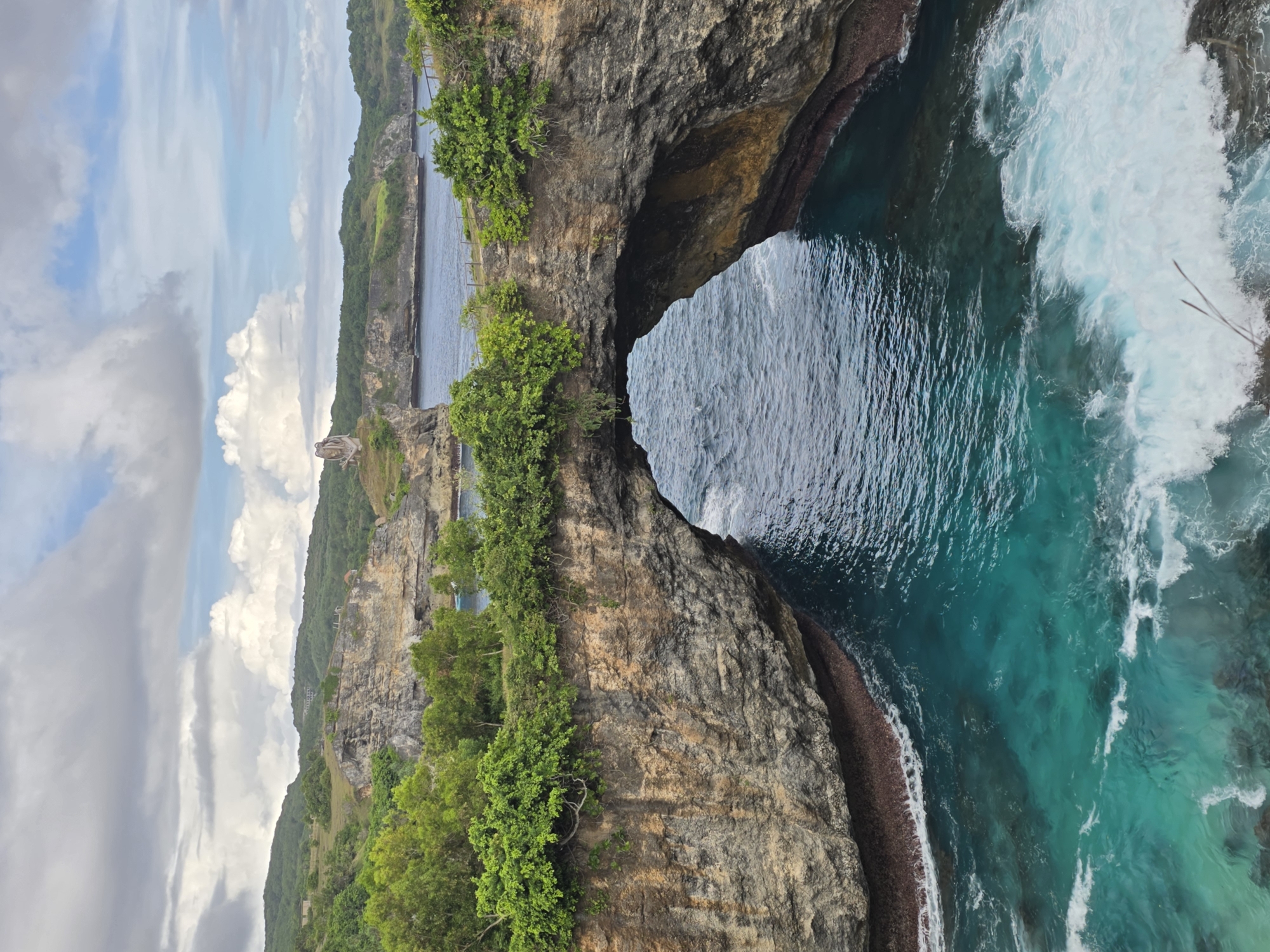 Morning coastal scenery documented at Nusa Penida's dramatic cliffs