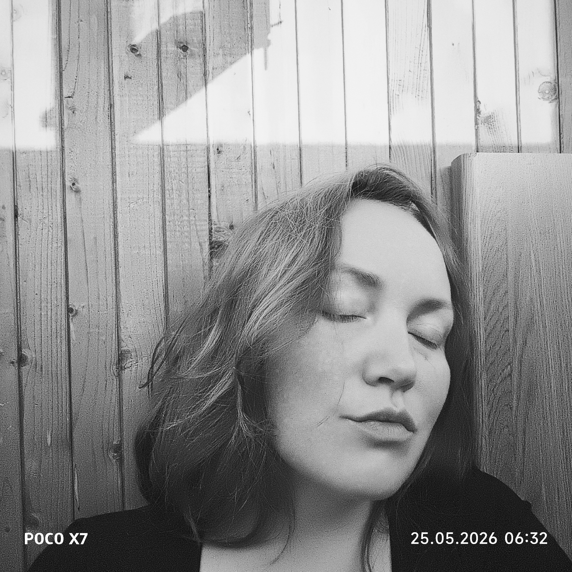 Portrait photography session captures three subjects over 32 minutes