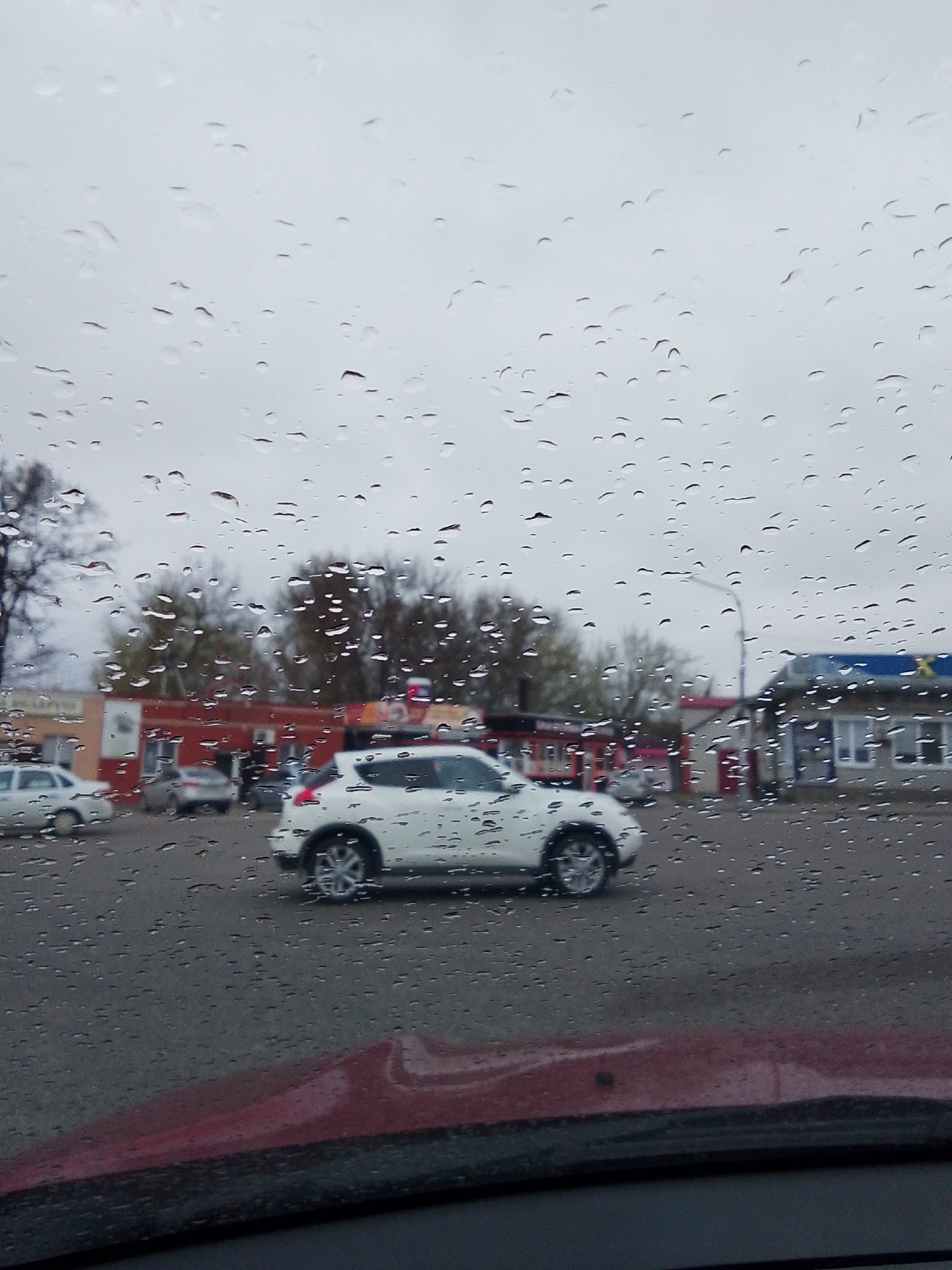 Morning rain creates wet driving conditions in Khlevnoye, Russia