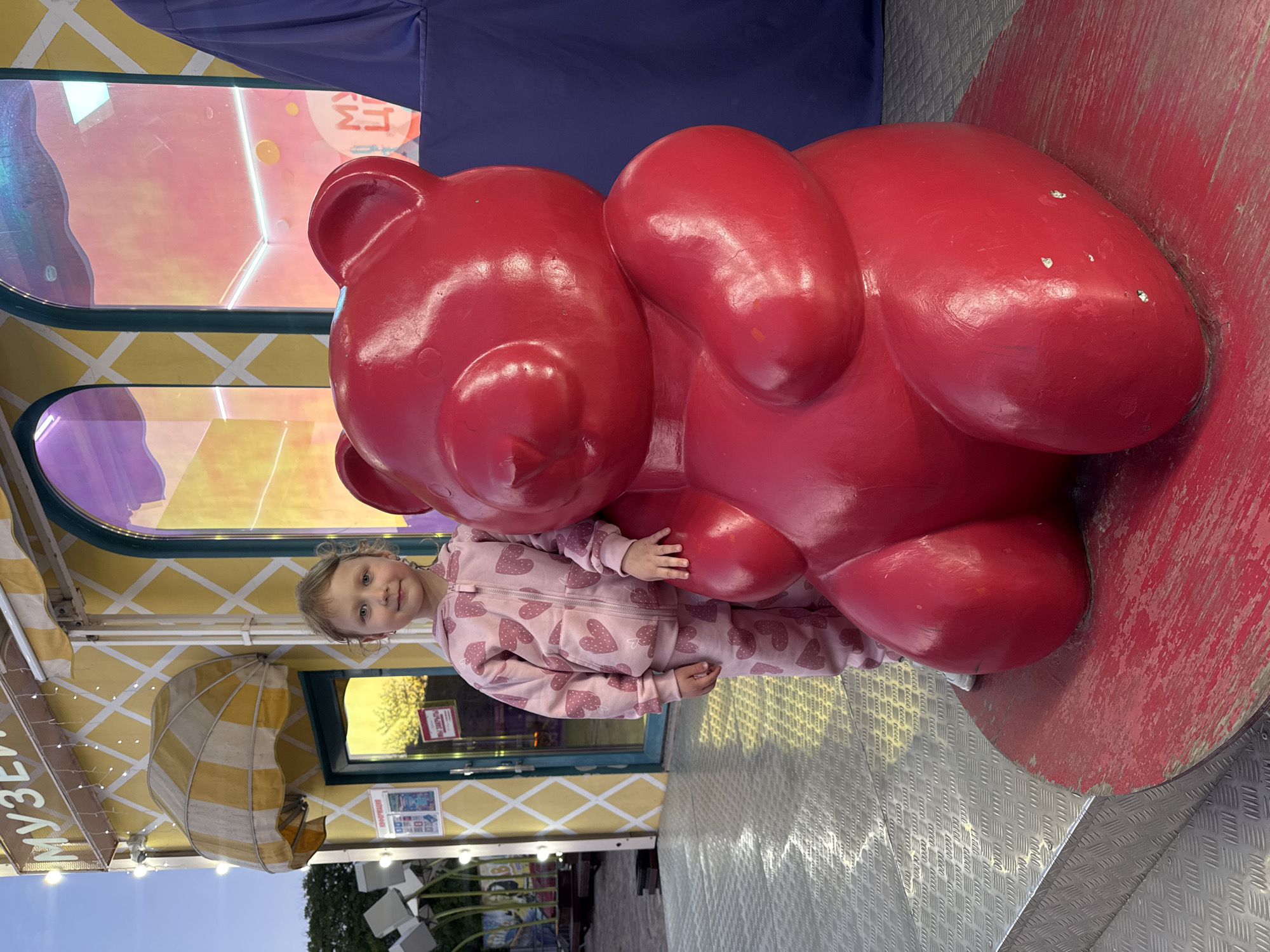 Evening scenes documented around Yevpatoriya amusement area