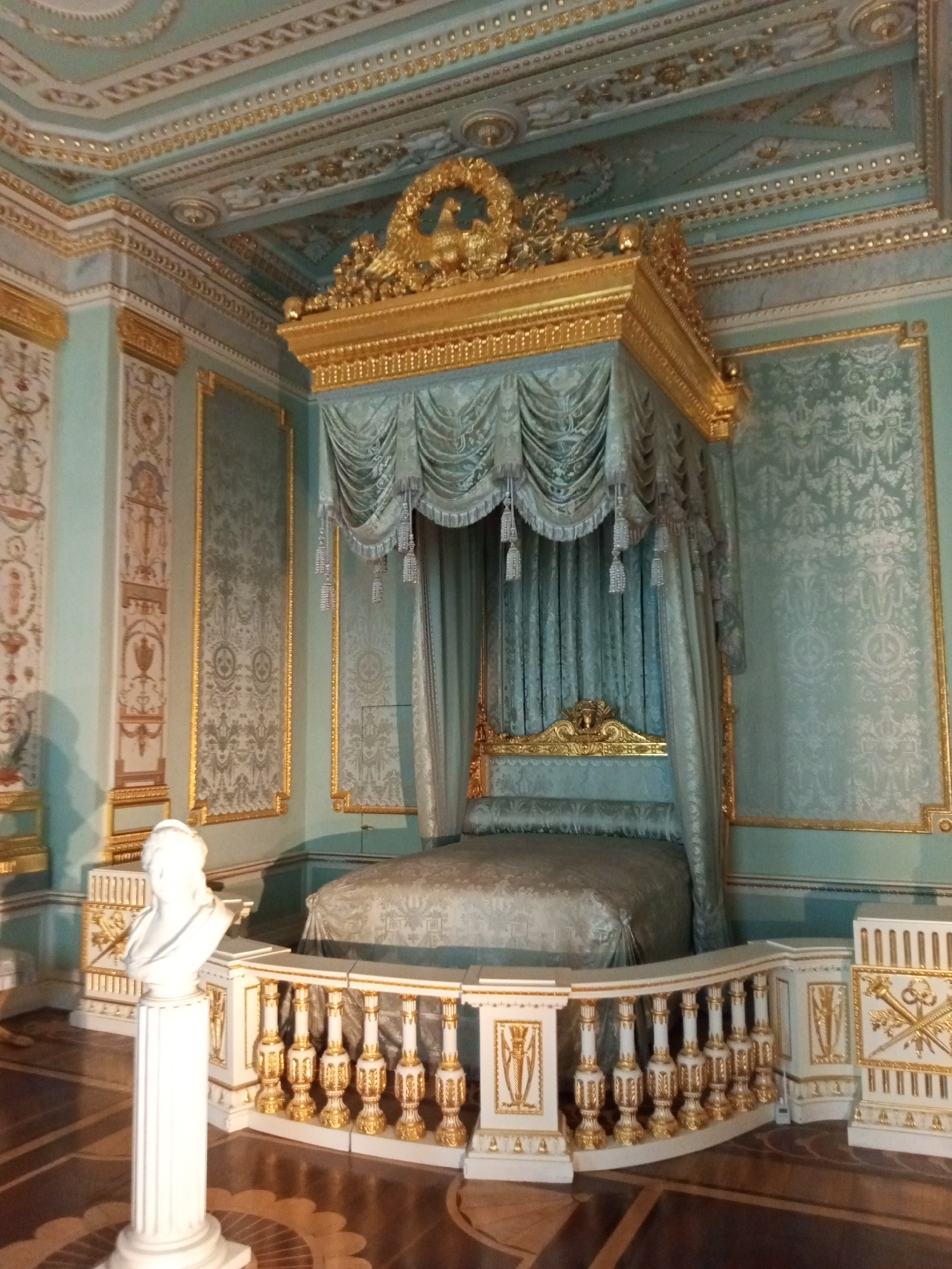 Palace Museum Visit Documented Through Opulent Rooms and Gardens