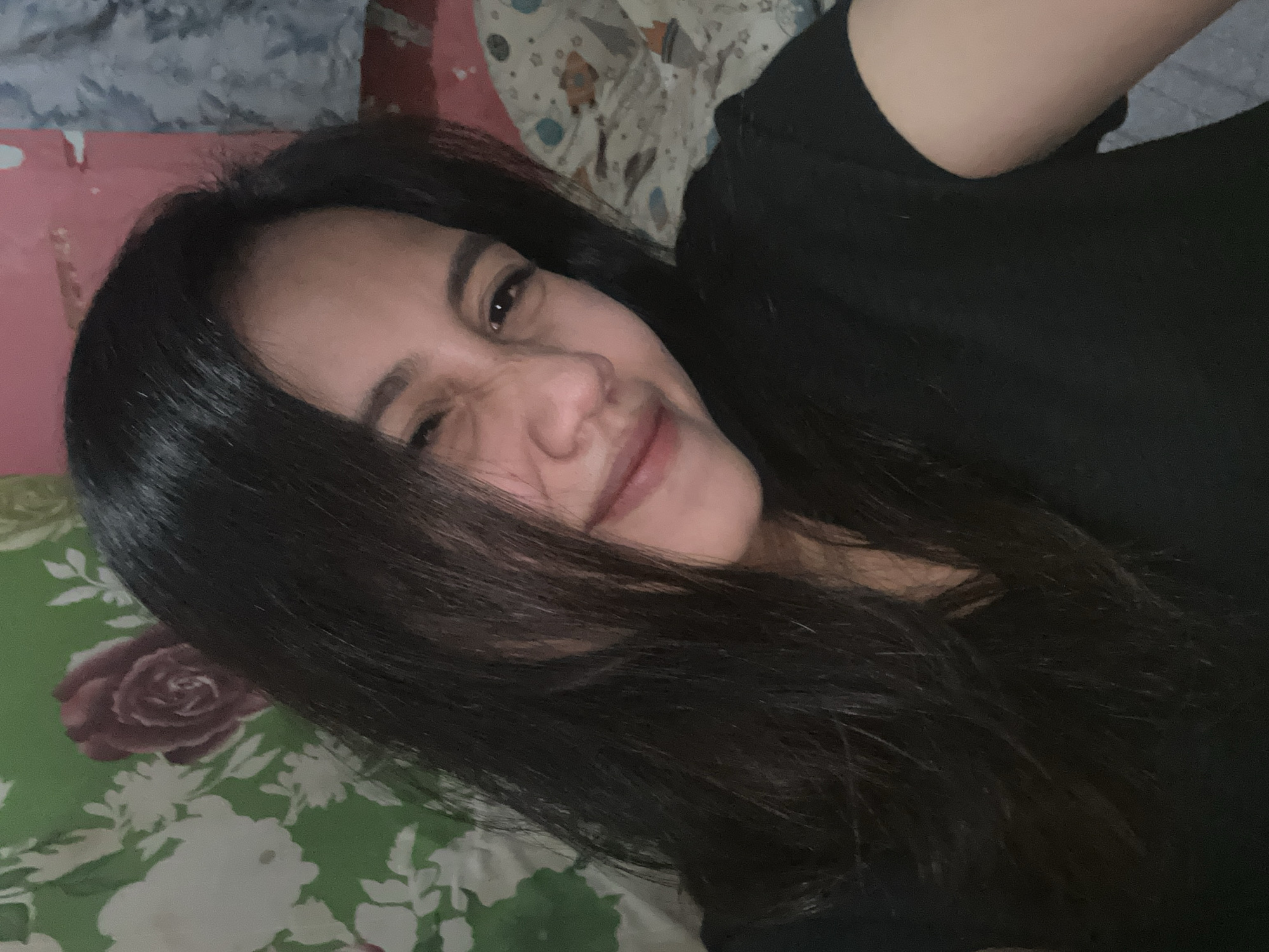 Selfie series in Depok with a casual indoor vibe