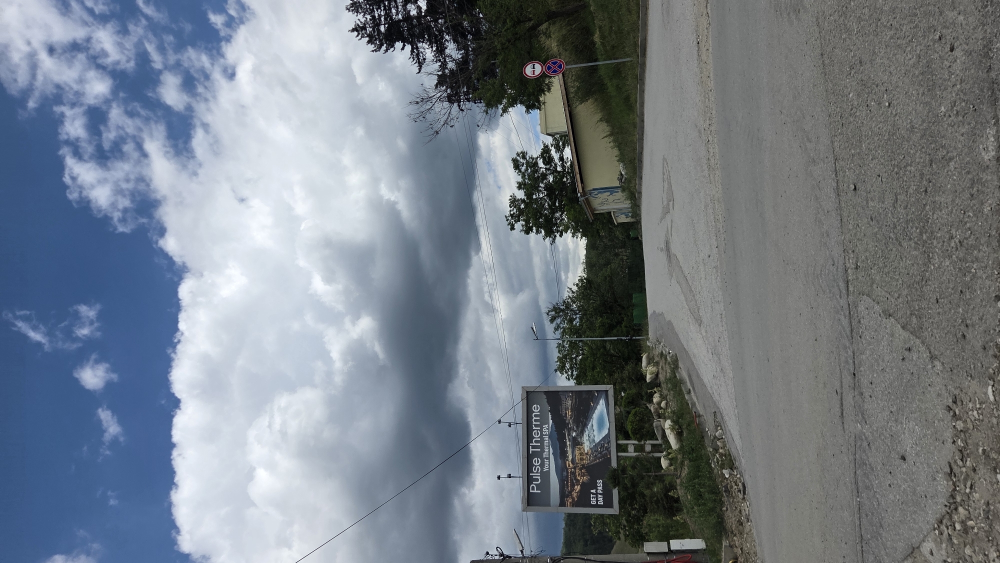 Witness documents everyday scenes across Bania, Bulgaria in 21 minutes