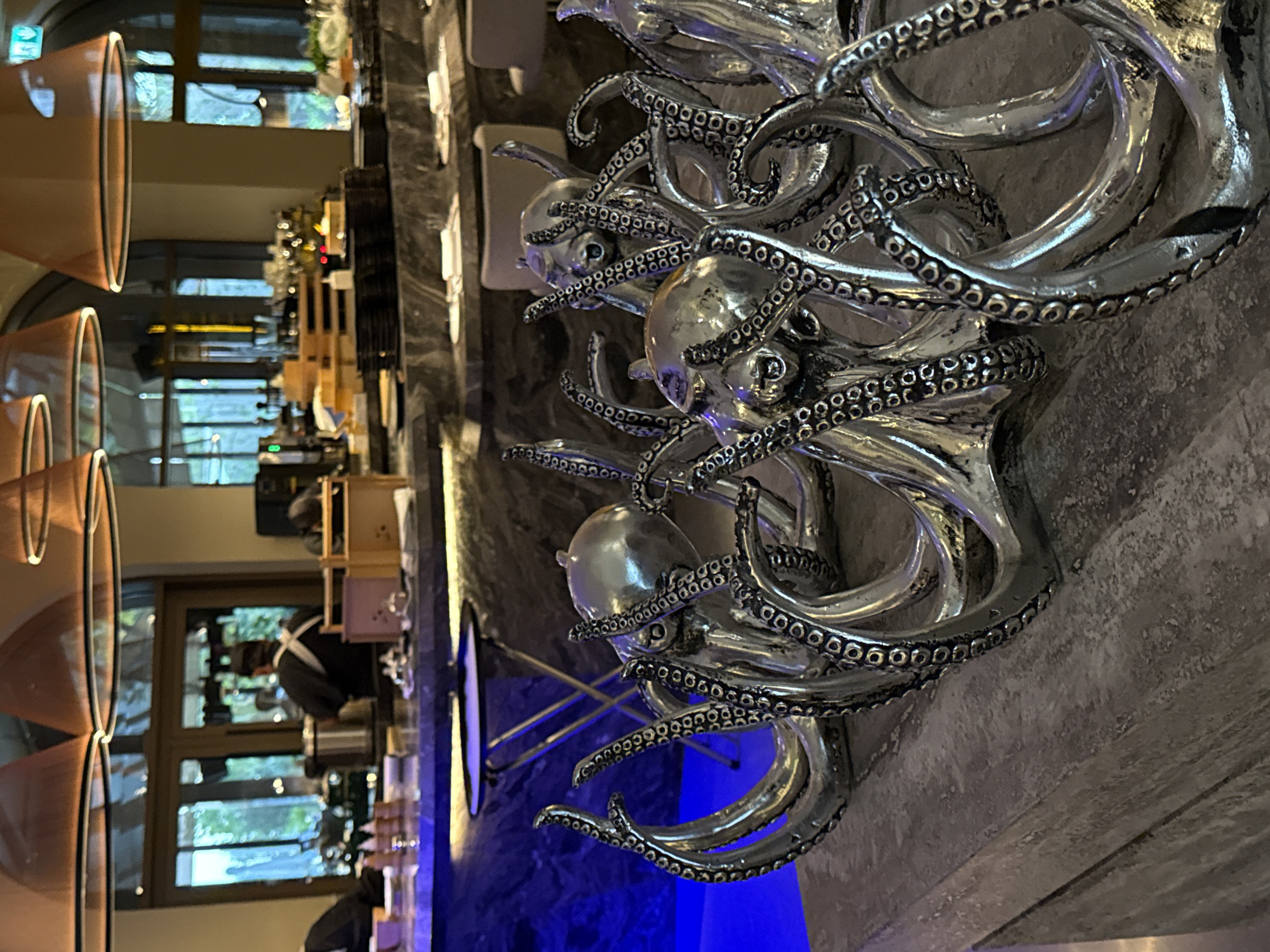 Inside a Dubai seafood restaurant: live tanks, fresh catches, and plating