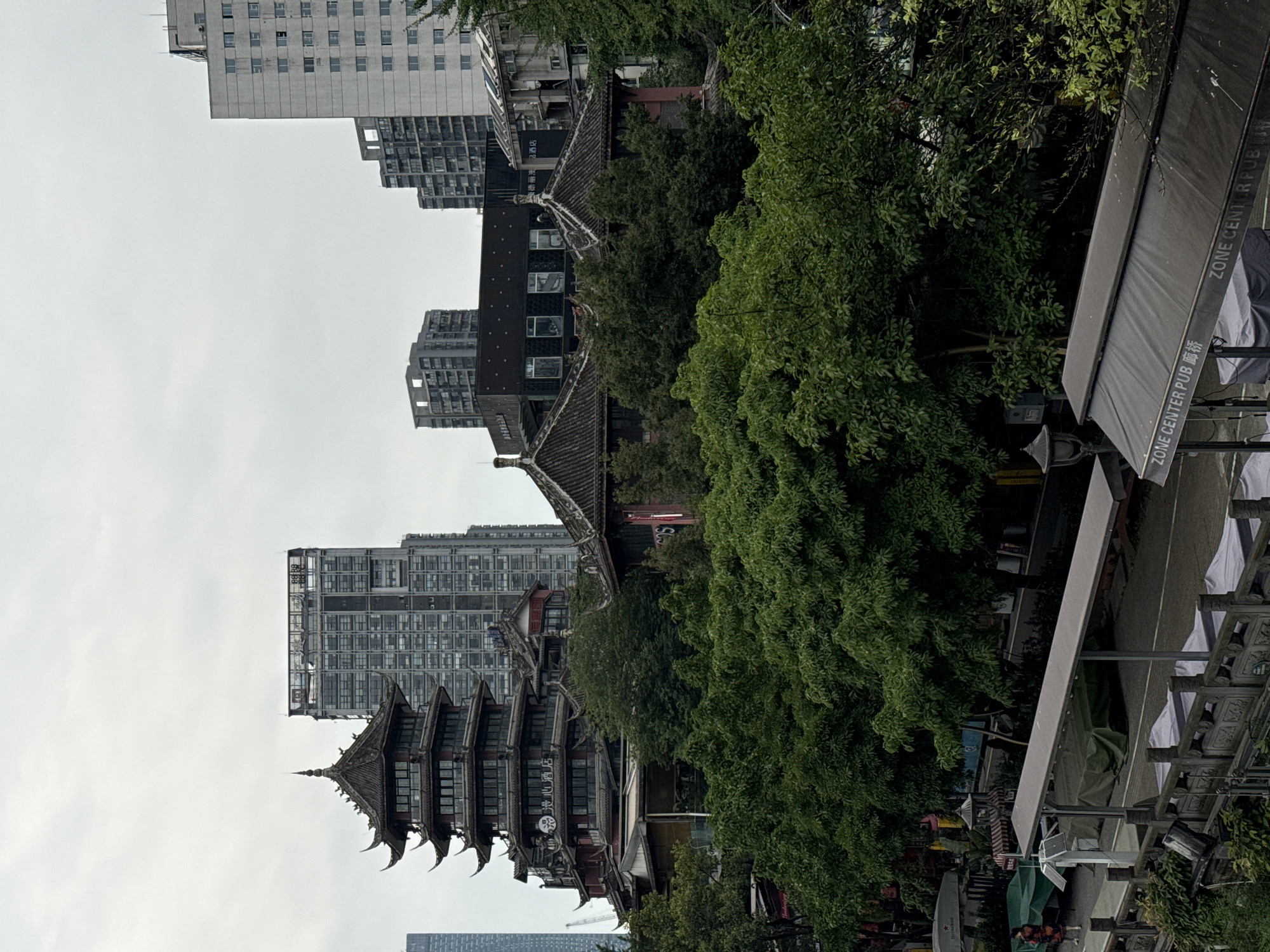 Late night urban scenes captured in Chengdu's Wuhou District