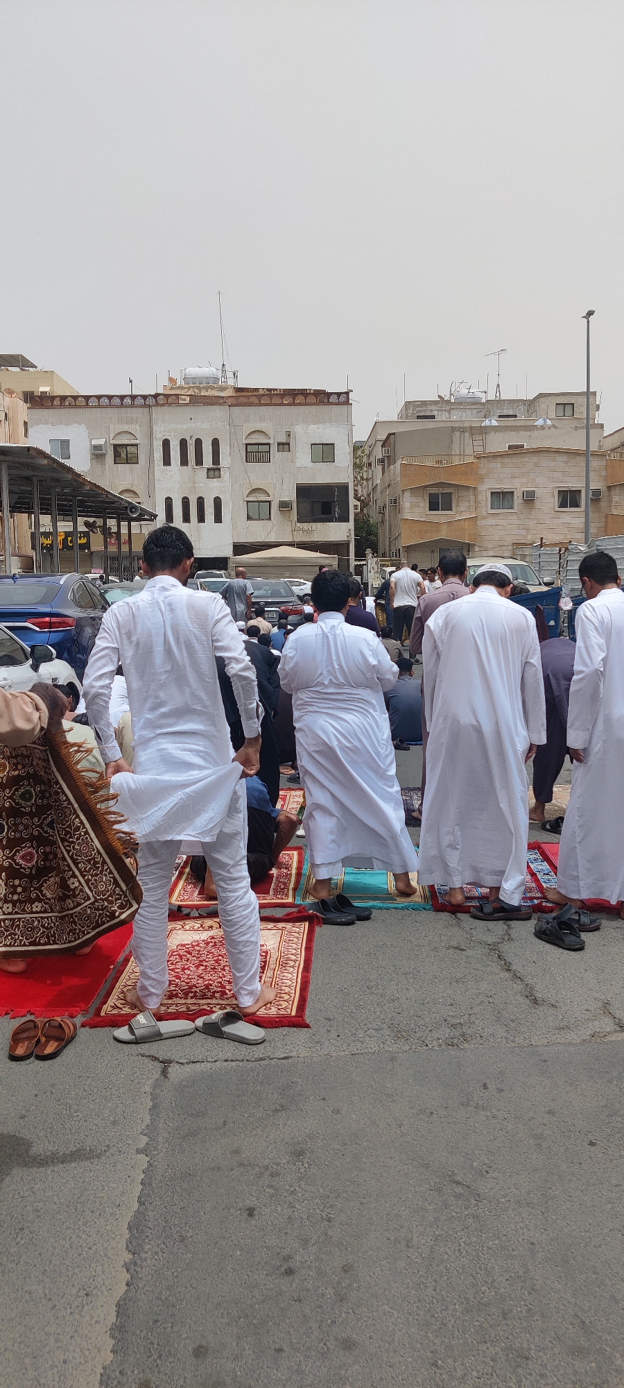Street prayer gathering draws crowds in Jeddah, Saudi Arabia