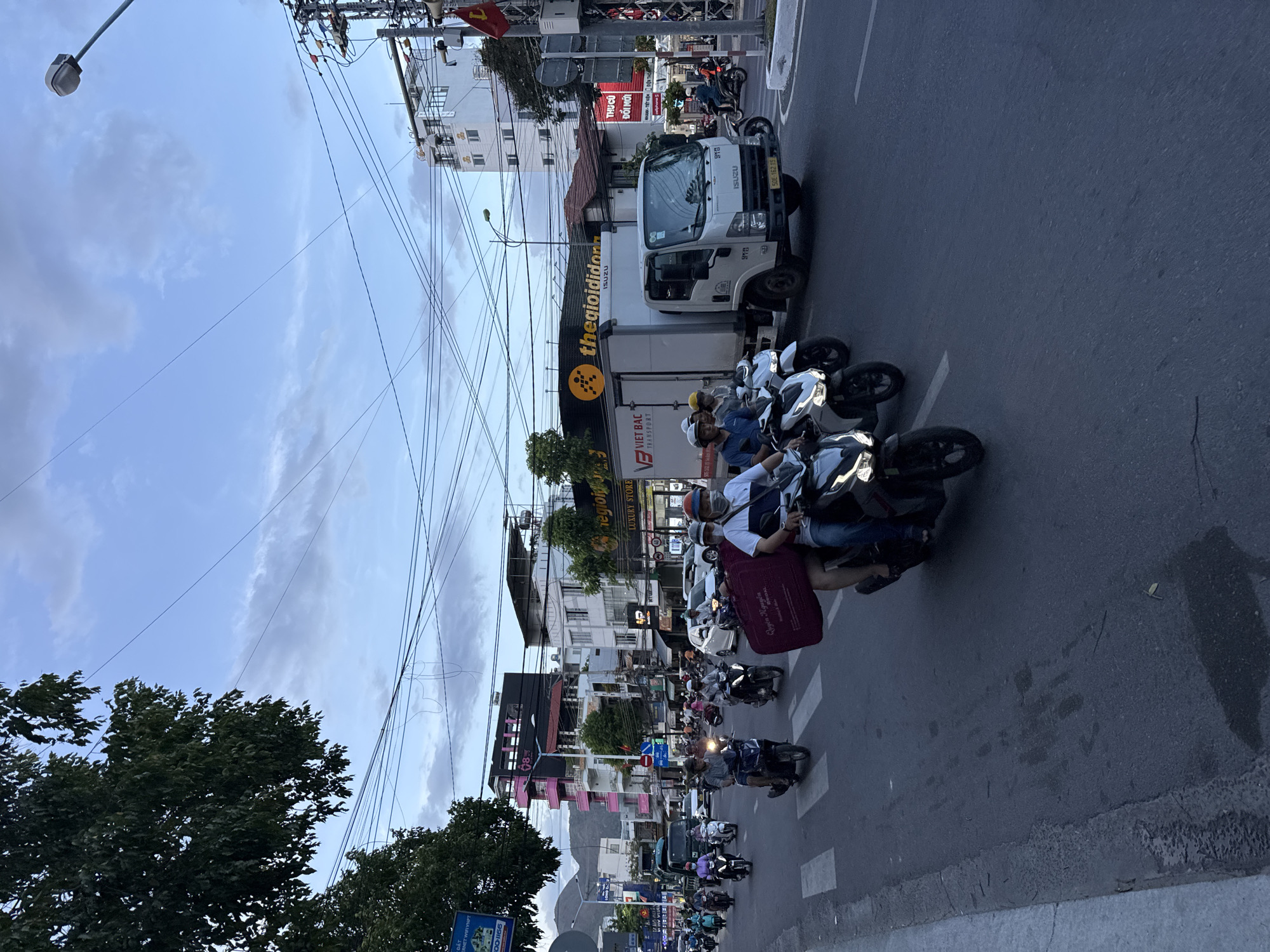 Morning street life documented across Nha Trang ward